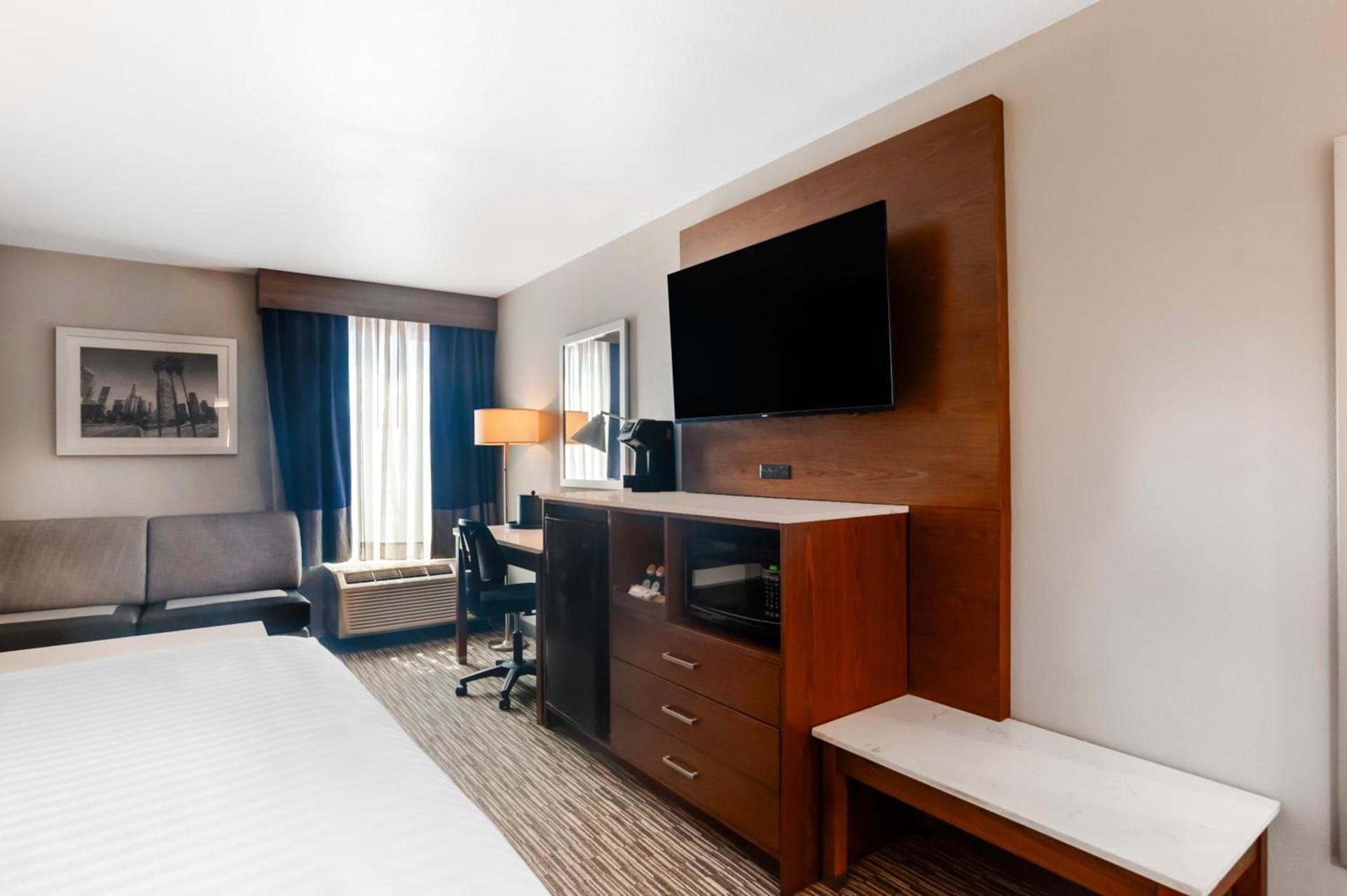 Best Western Plus Commerce Hotel photo 66