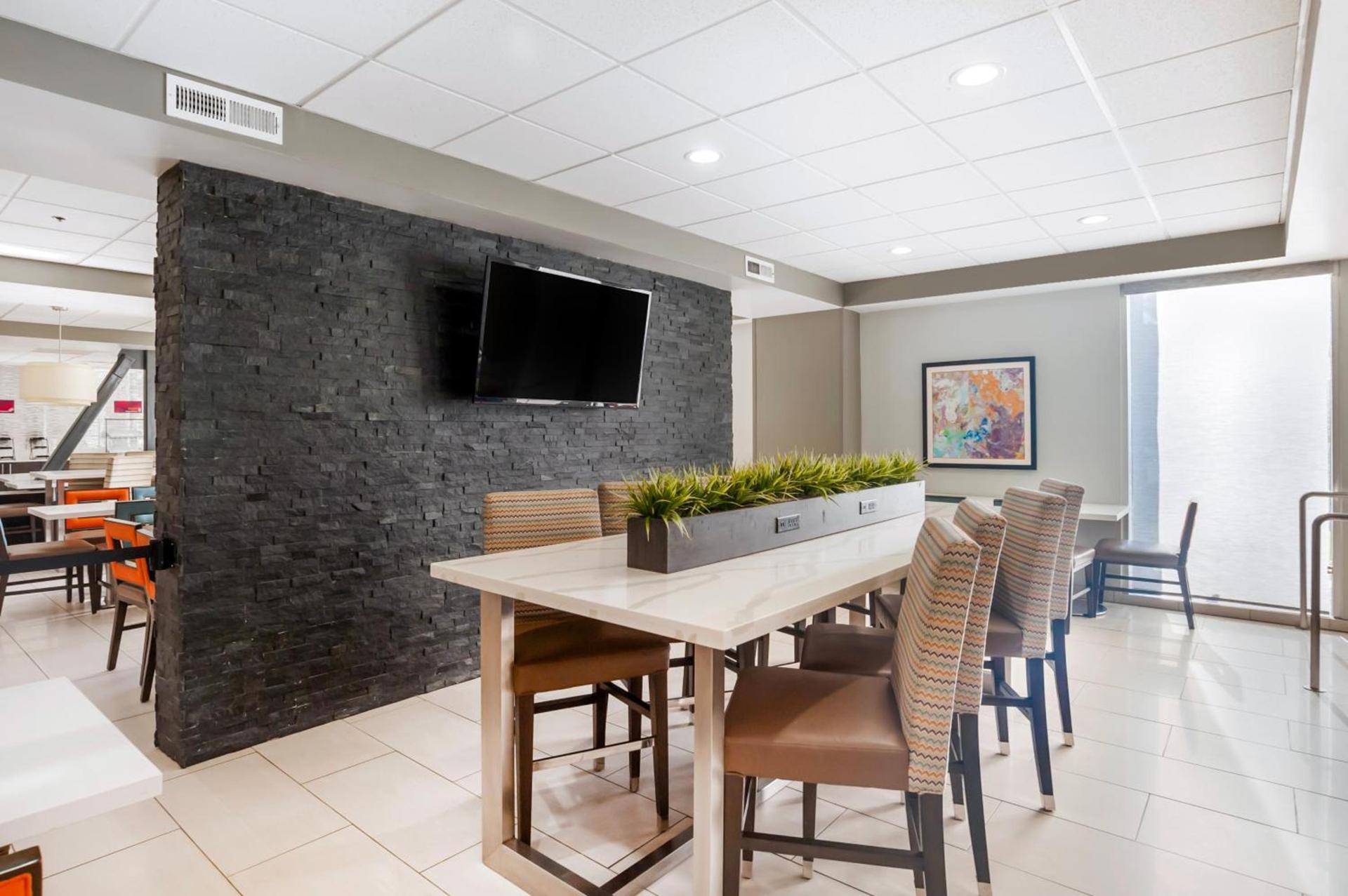 Best Western Plus Commerce Hotel photo 83