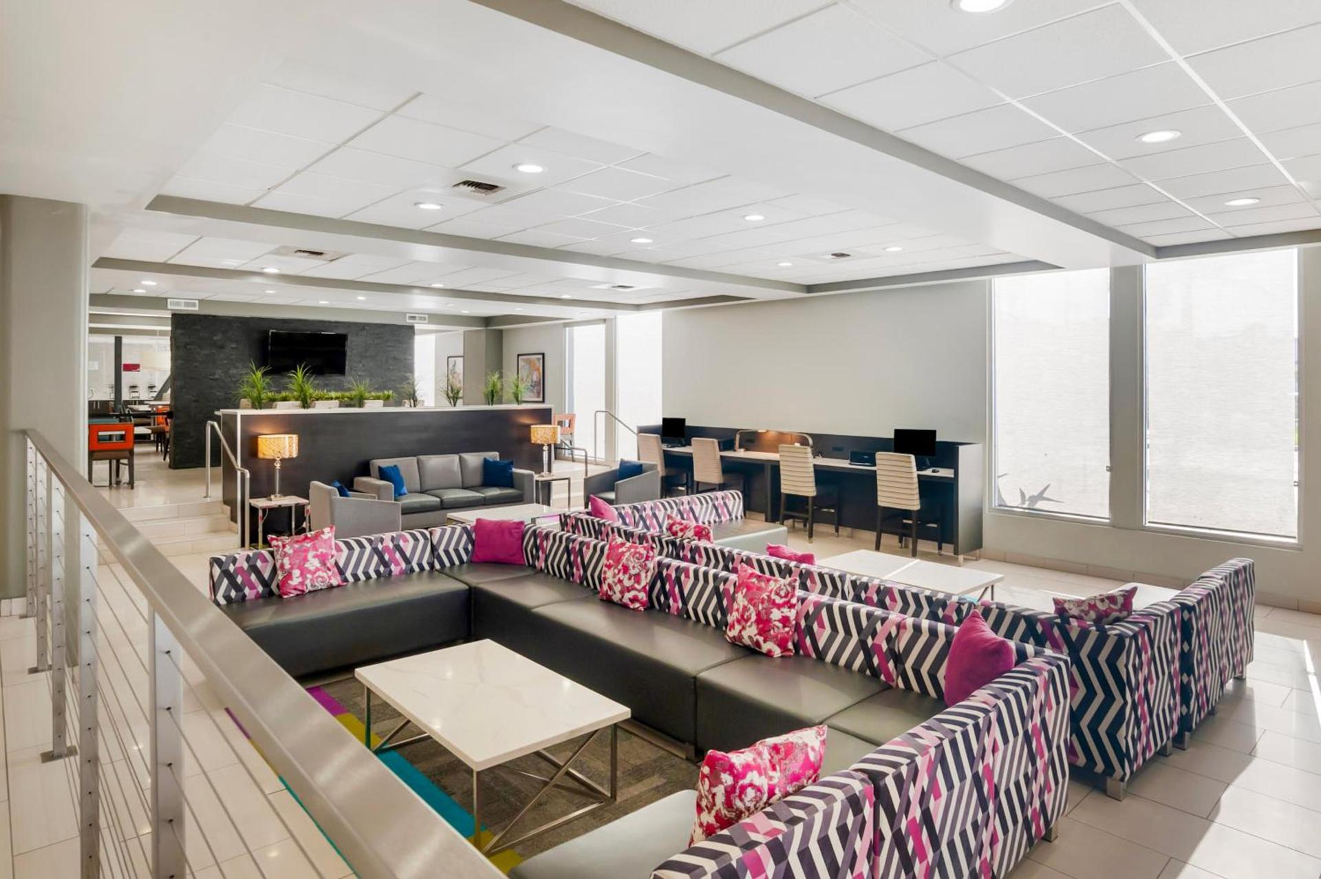 Best Western Plus Commerce Hotel photo 81