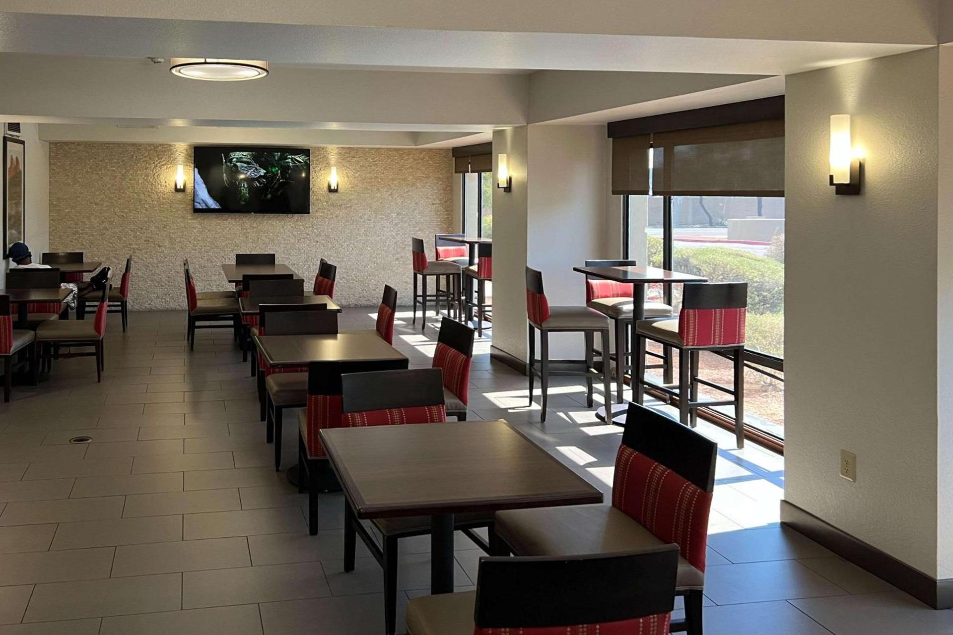 Comfort Inn I-10 West at 51st Ave photo 33