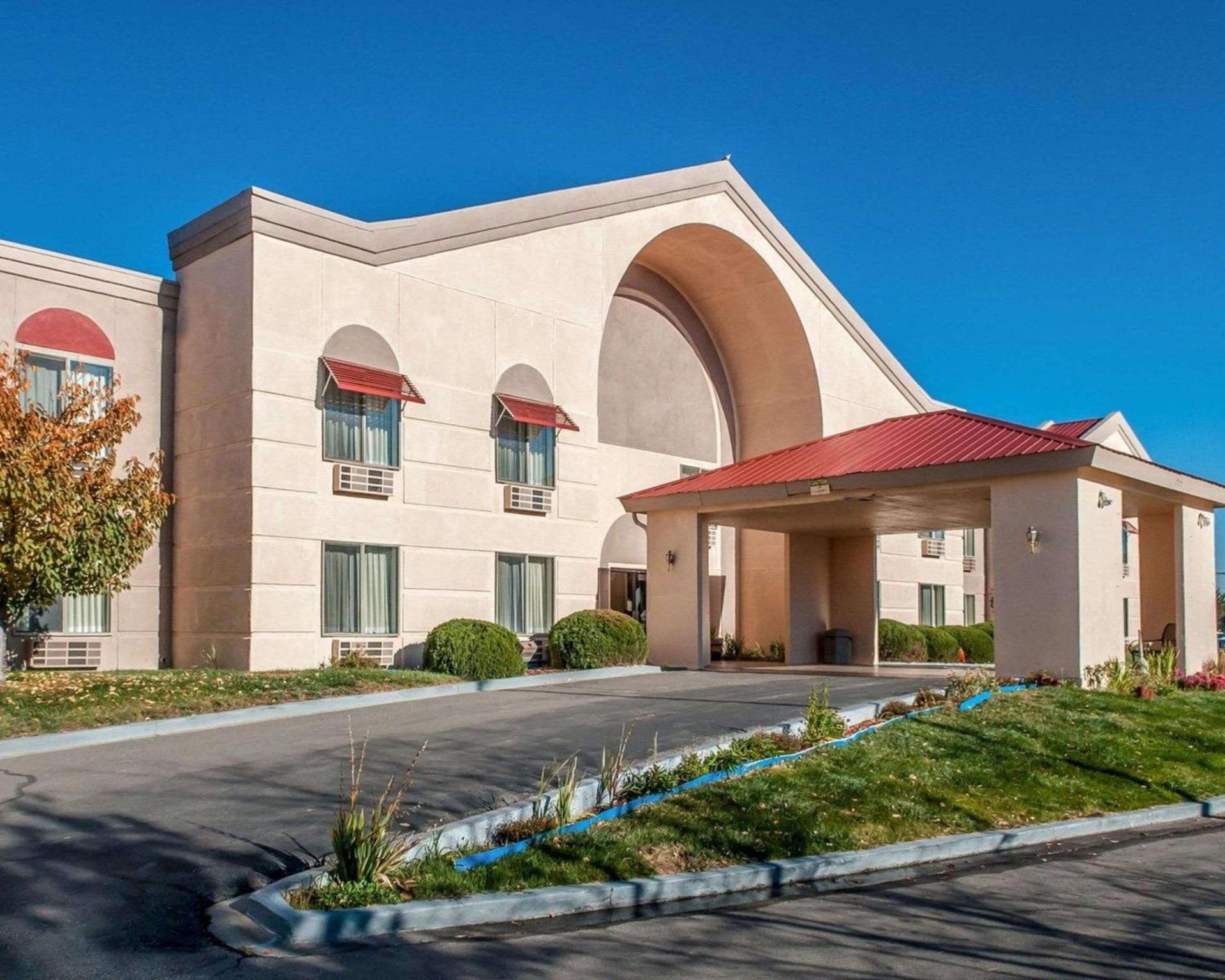 Quality Inn & Suites Farmington photo 3