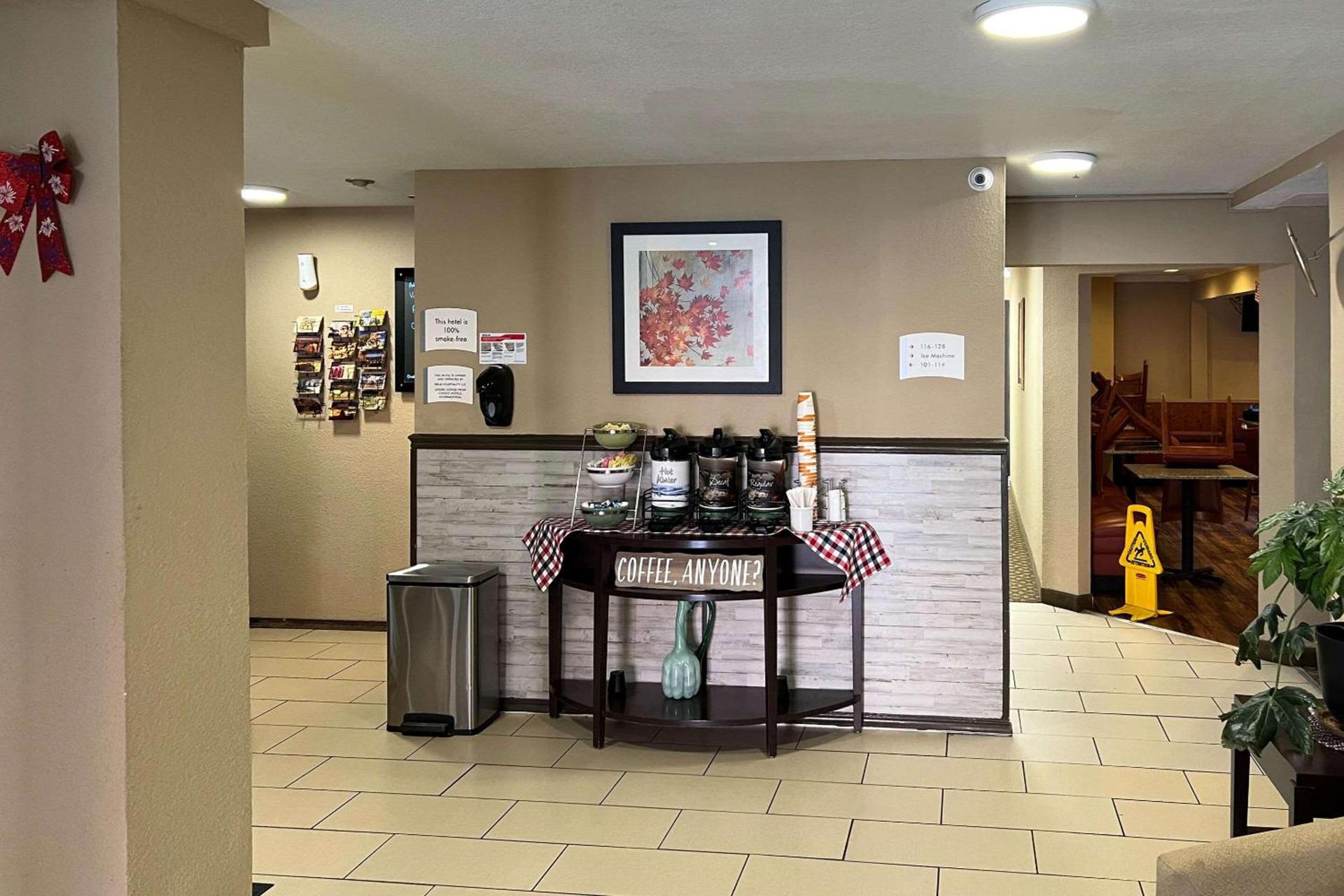 Quality Inn & Suites Farmington photo 6