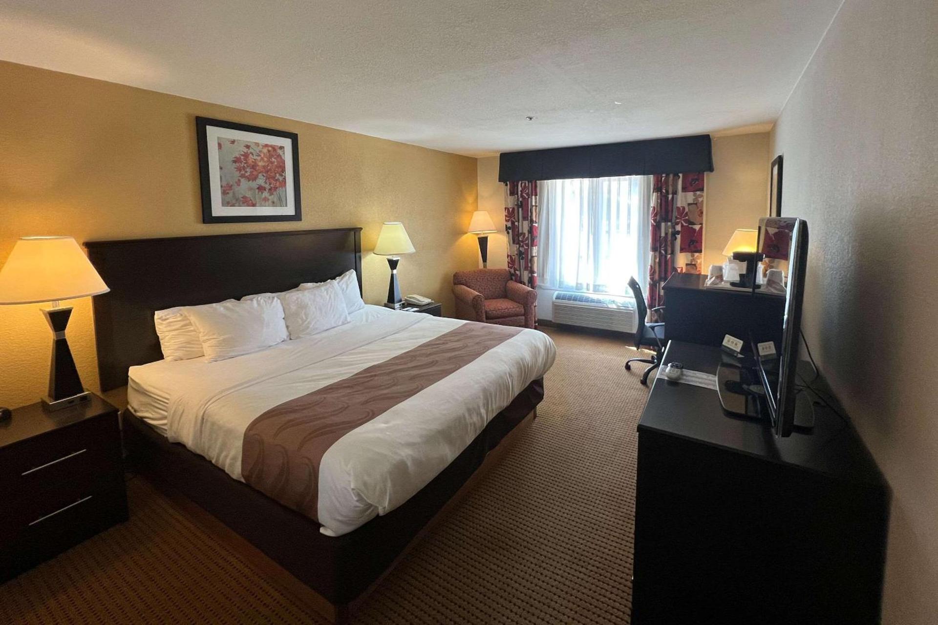Quality Inn & Suites Farmington photo 17