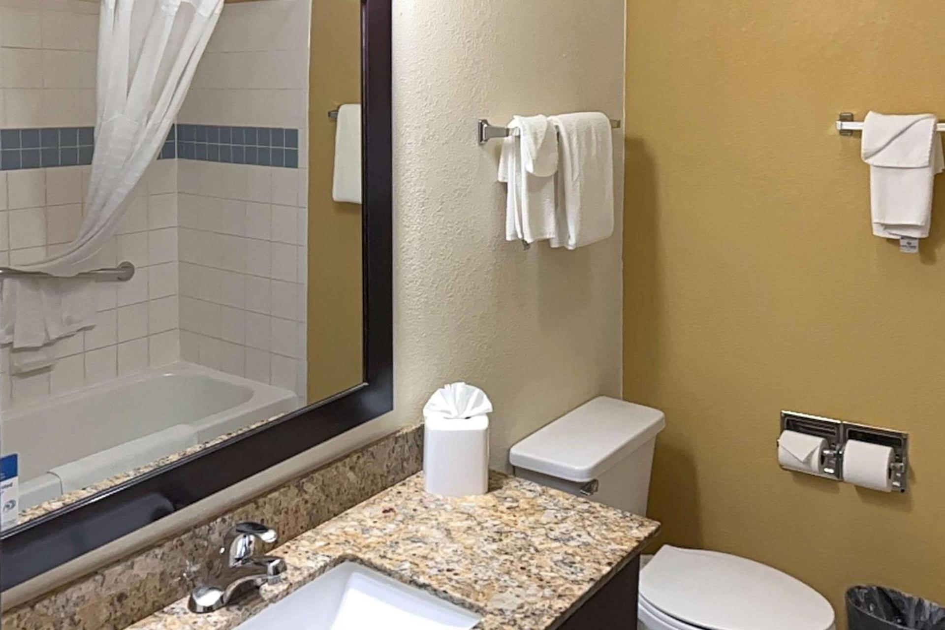 Quality Inn & Suites Farmington photo 19
