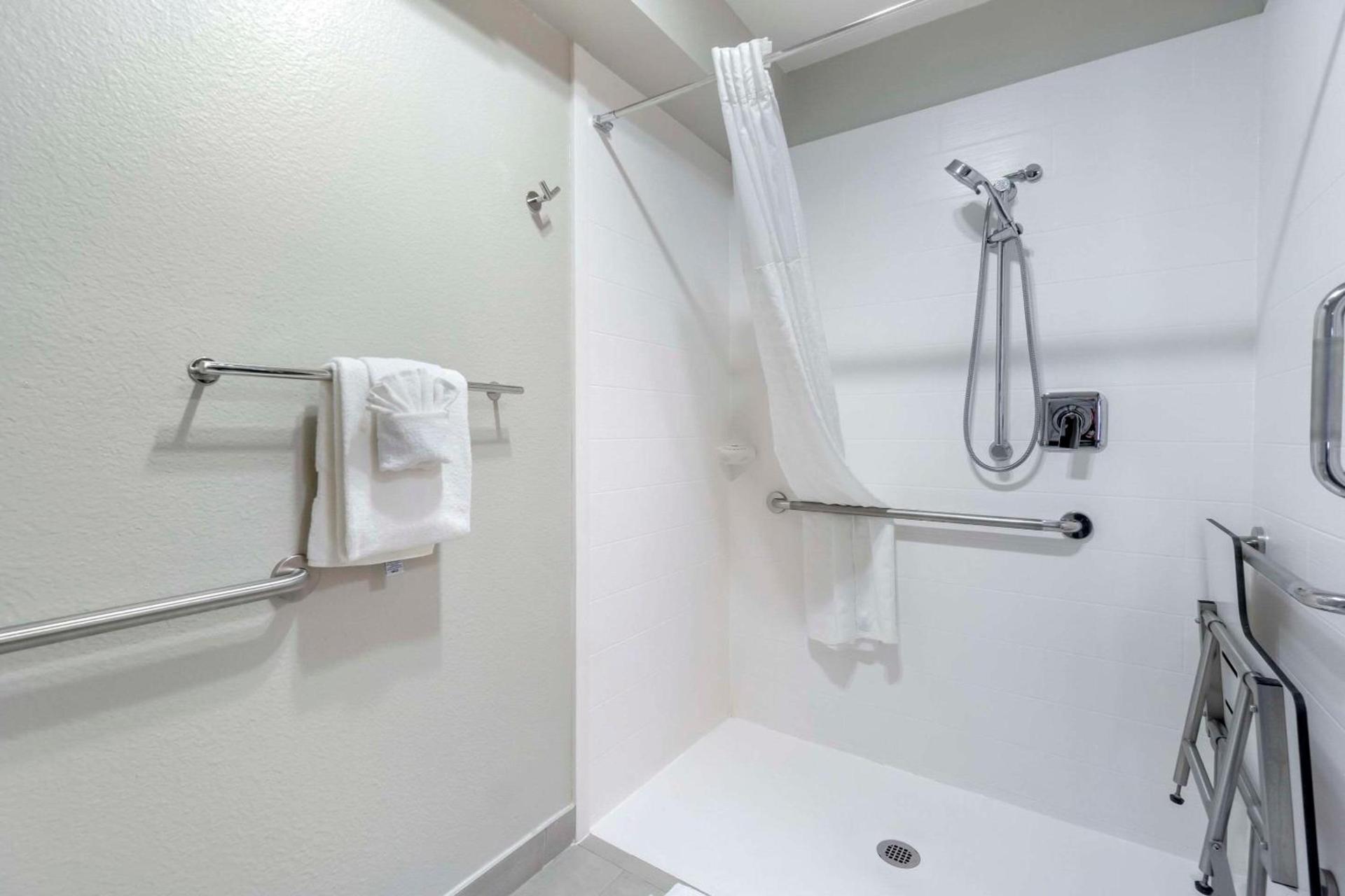 Comfort Inn & Suites Pacific - Auburn photo 13