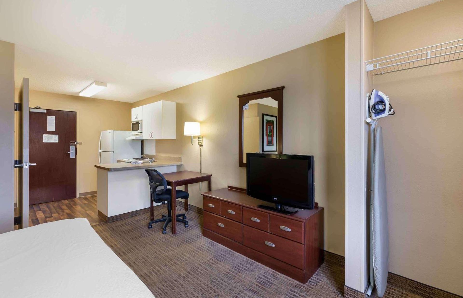Extended Stay America Suites - Cleveland - Brooklyn photo 12
