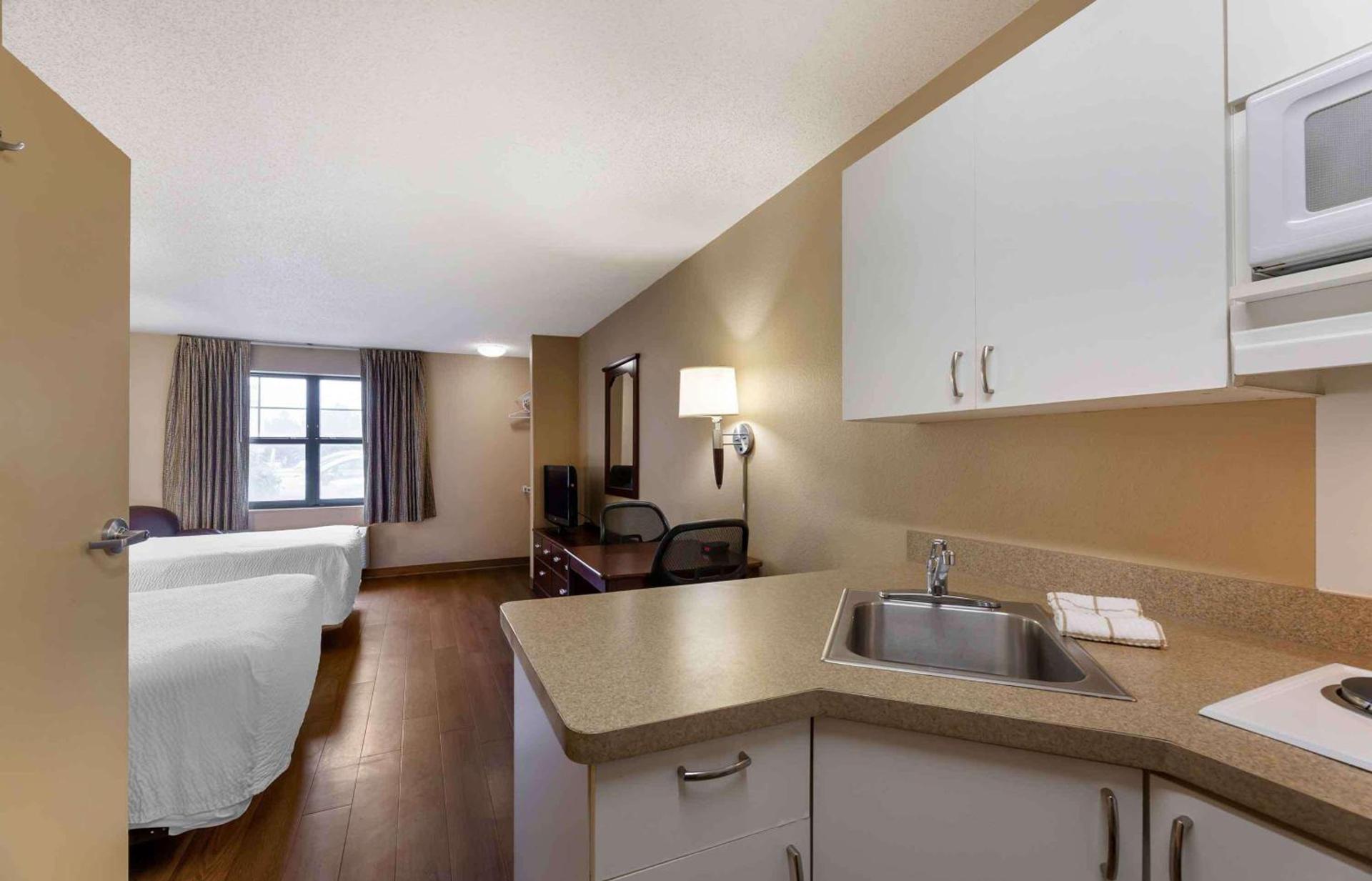 Extended Stay America Suites - Cleveland - Brooklyn photo 21