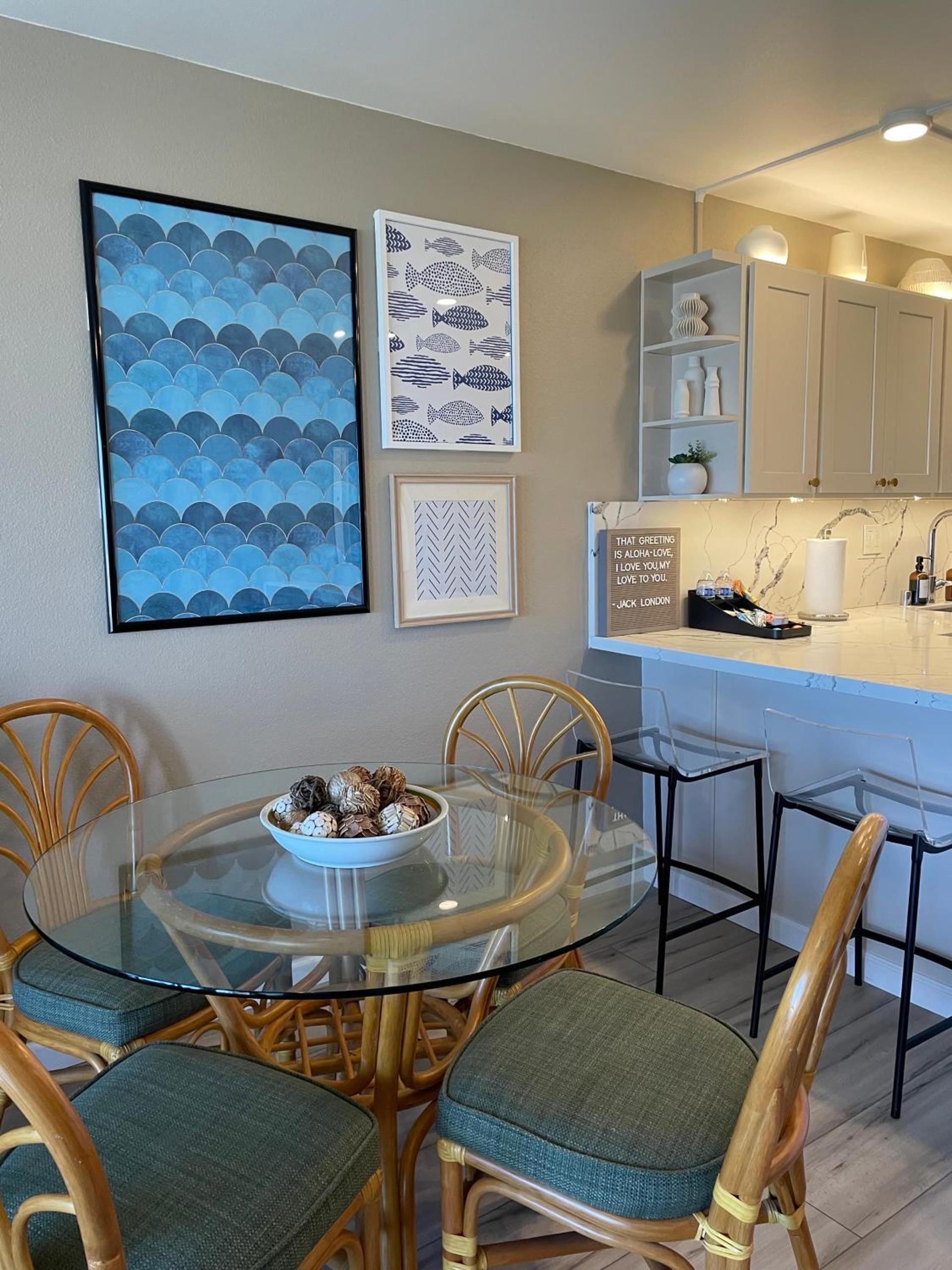 DELUXE PANORAMIC OCEAN VIEW - Dual AC - RENOVATED - FULLY EQUIPPED - SELF MGMT FREE PARKING photo 17