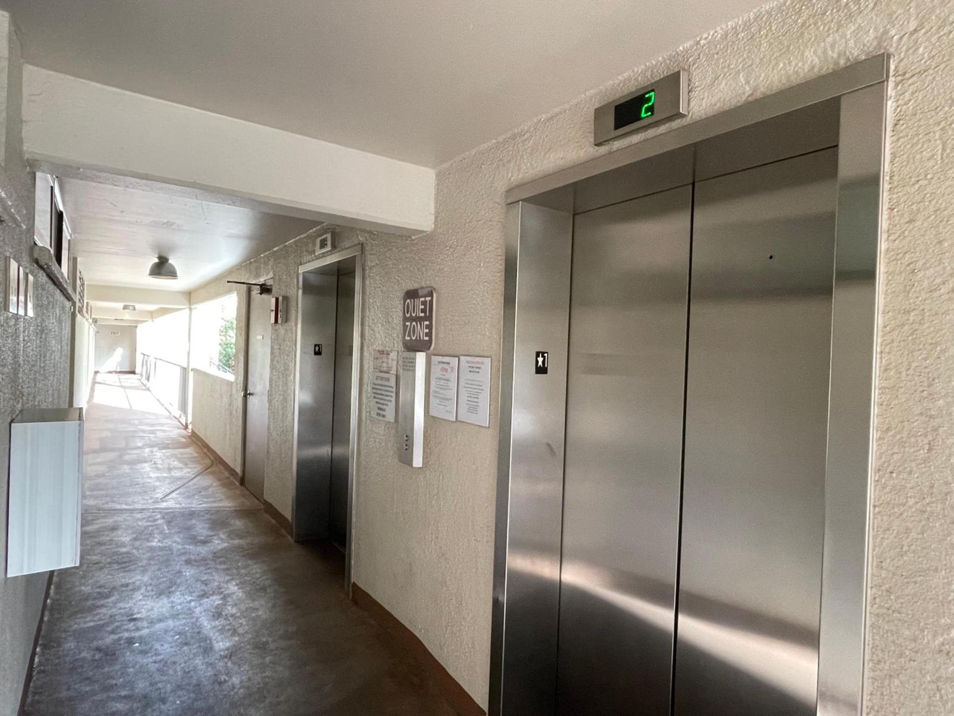 DELUXE PANORAMIC OCEAN VIEW - Dual AC - RENOVATED - FULLY EQUIPPED - SELF MGMT FREE PARKING photo 38
