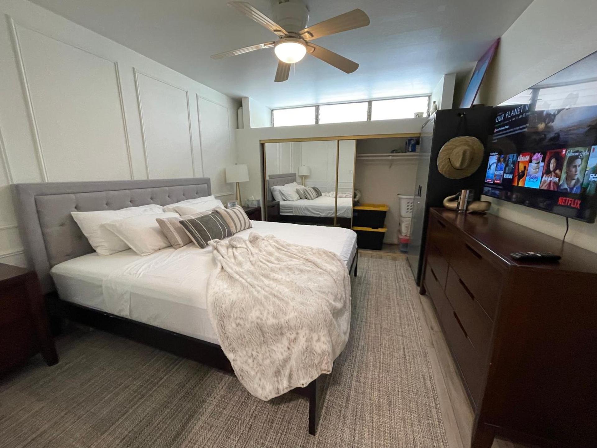 DELUXE PANORAMIC OCEAN VIEW - Dual AC - RENOVATED - FULLY EQUIPPED - SELF MGMT FREE PARKING photo 42
