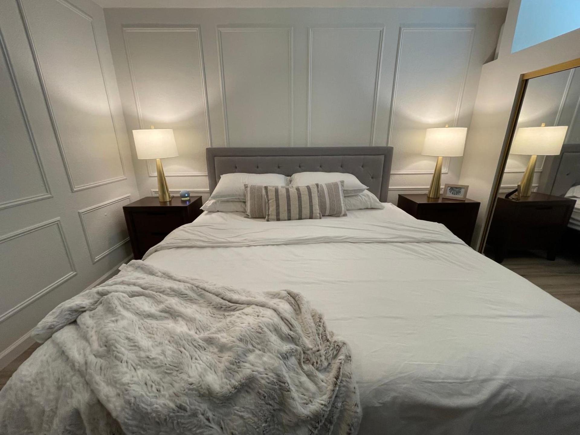 DELUXE PANORAMIC OCEAN VIEW - Dual AC - RENOVATED - FULLY EQUIPPED - SELF MGMT FREE PARKING photo 69