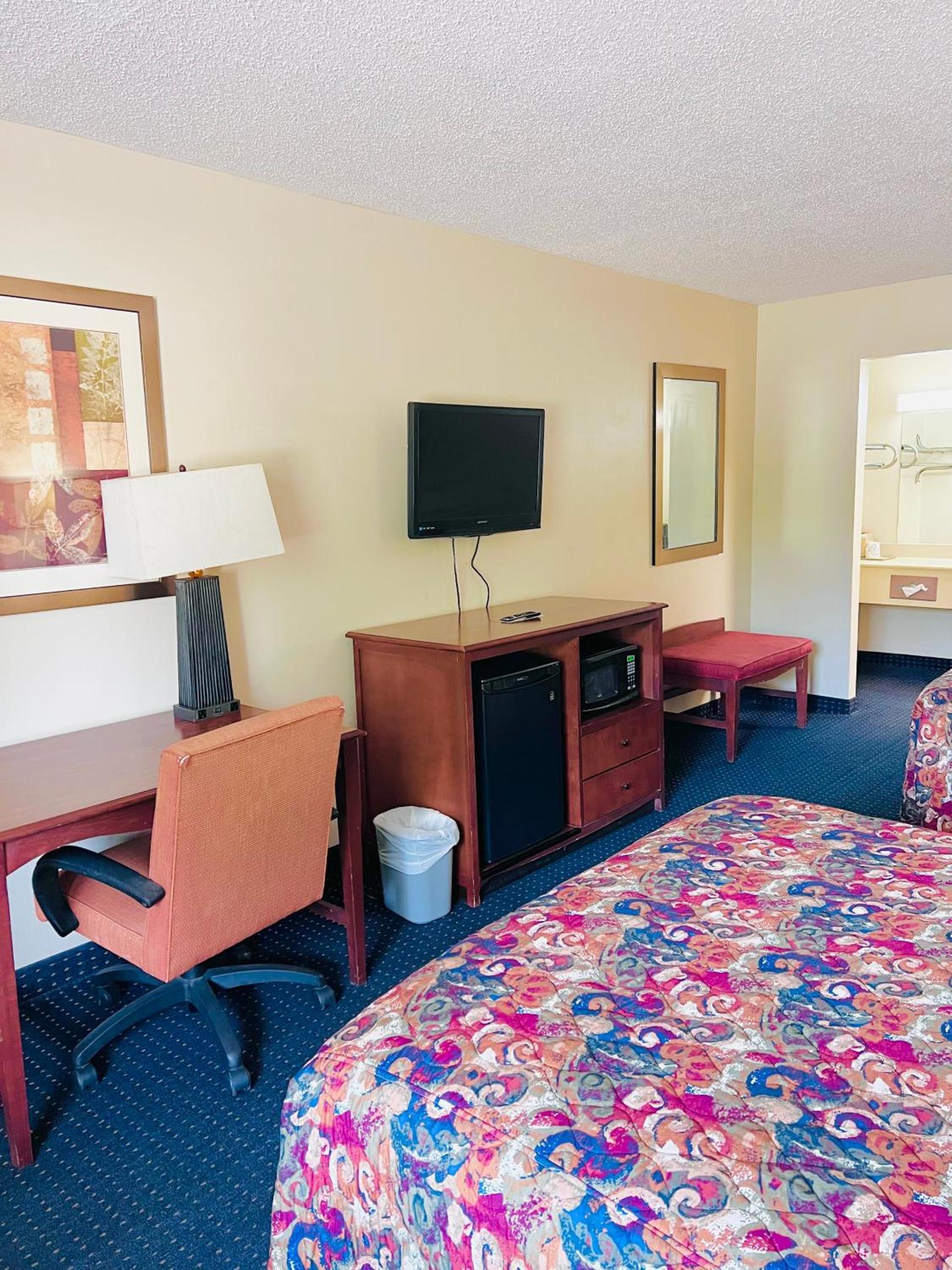 Ashley inn photo 7