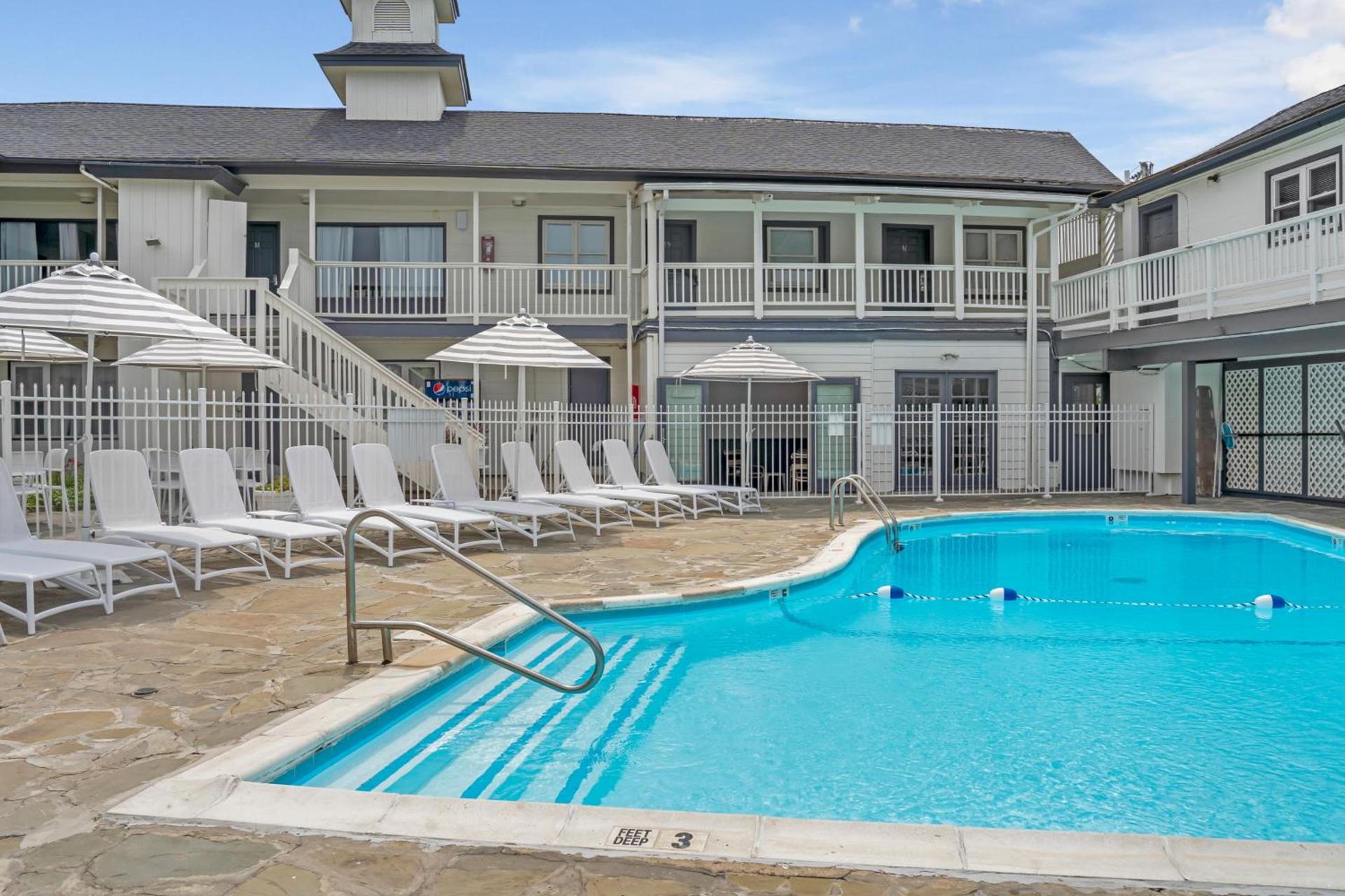 A Wave Inn - Montauk photo 45