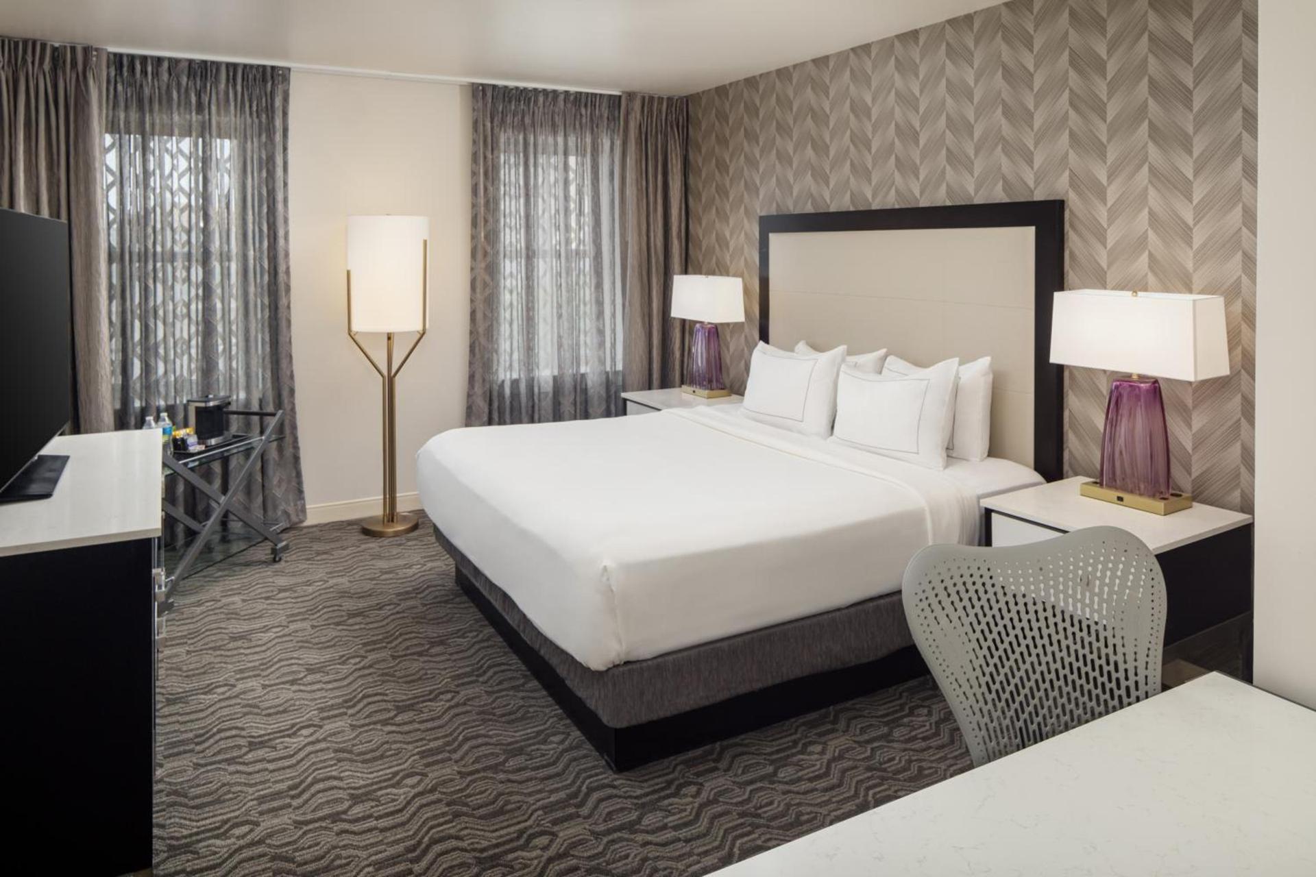 DoubleTree Suites by Hilton Hotel Detroit Downtown - Fort Shelby photo 42