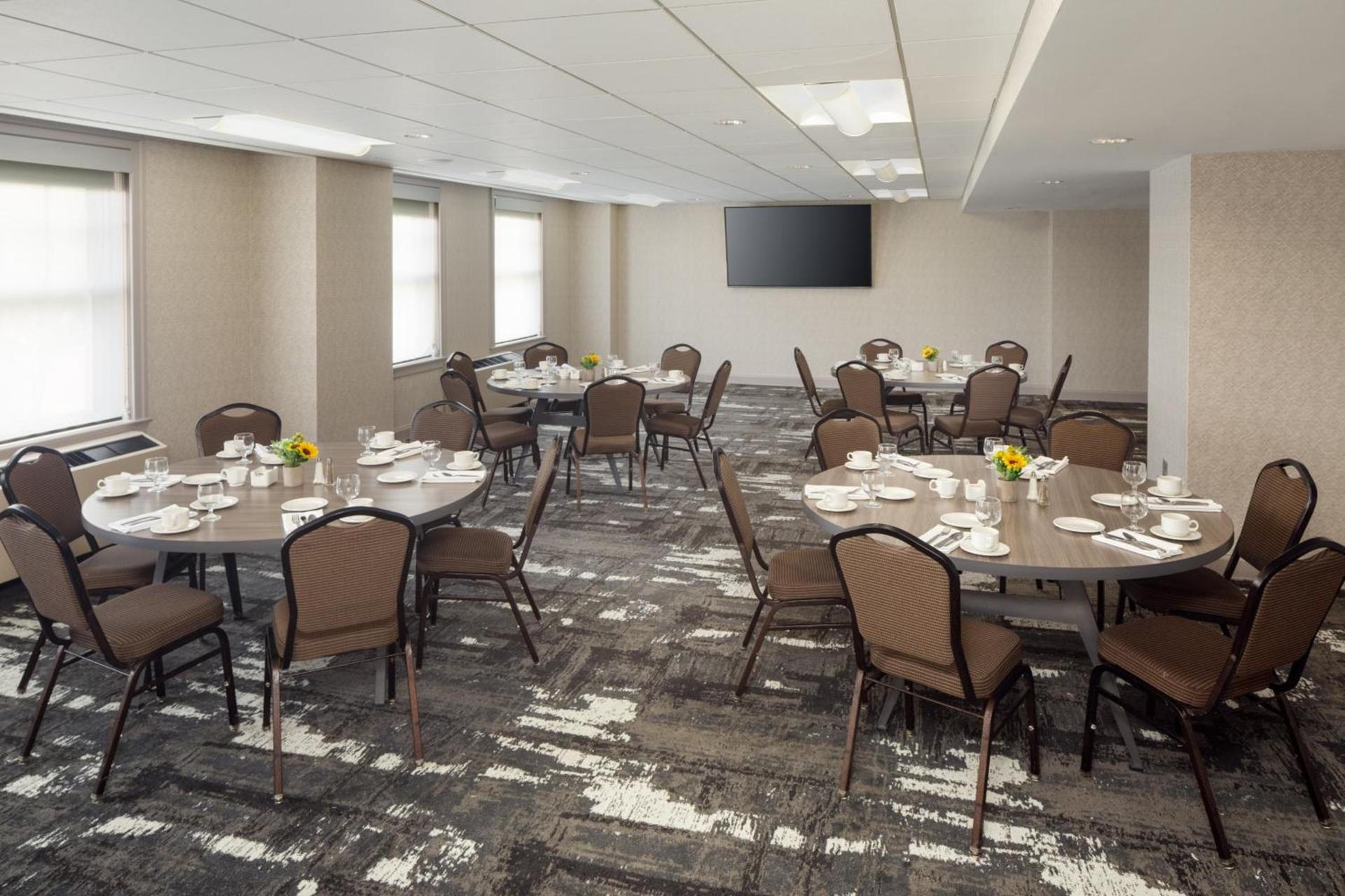 DoubleTree Suites by Hilton Hotel Detroit Downtown - Fort Shelby photo 49