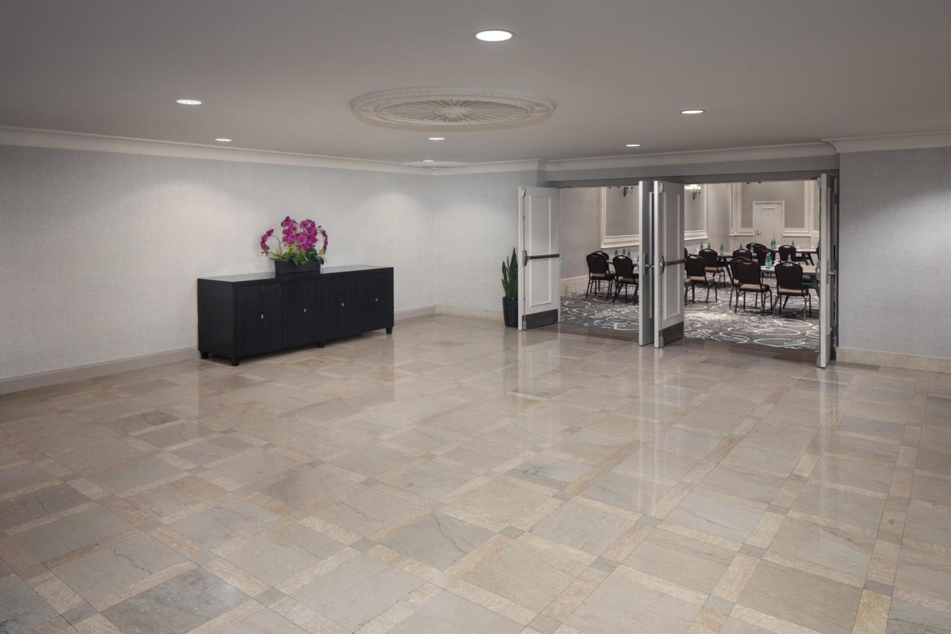DoubleTree Suites by Hilton Hotel Detroit Downtown - Fort Shelby photo 52