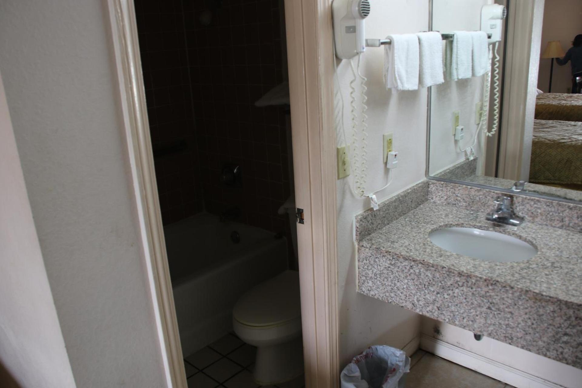 American Inn by Hotel O Selma US 80 photo 8