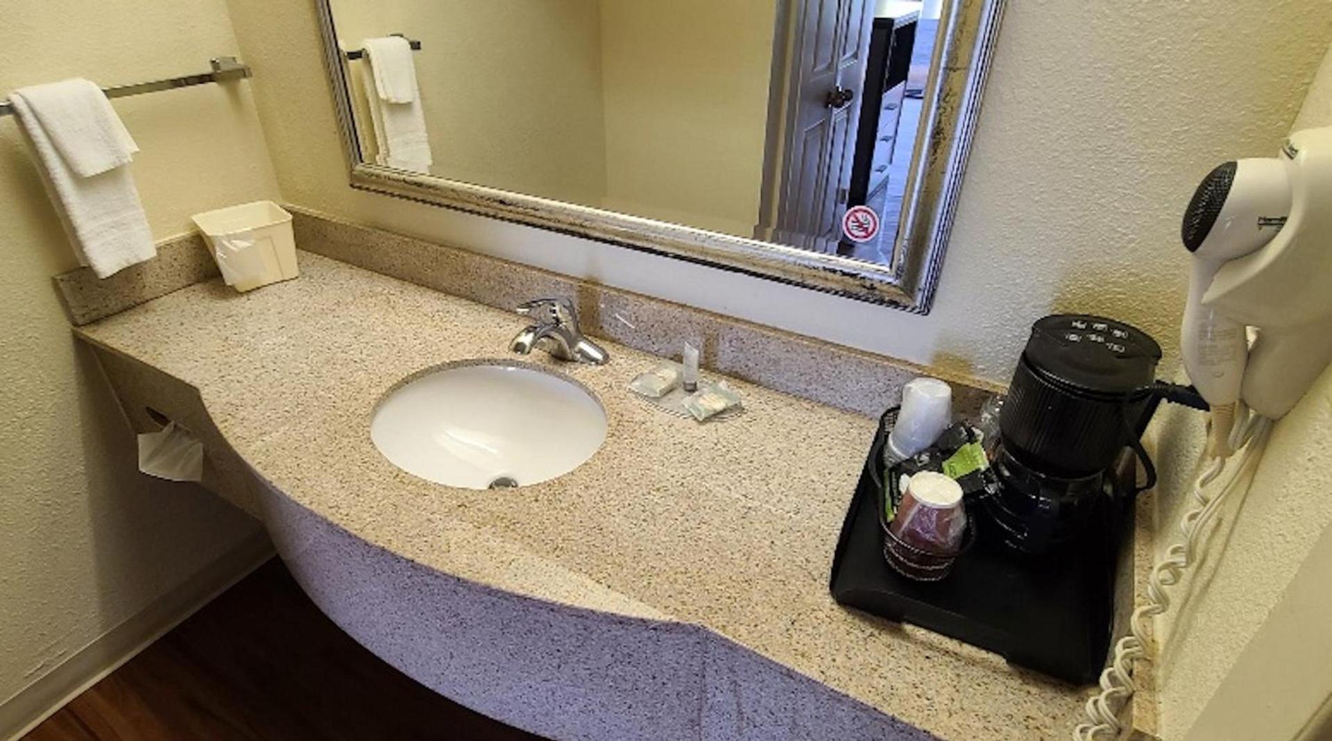 Red Roof Inn & Suites Cornelius - Lake Norman photo 29