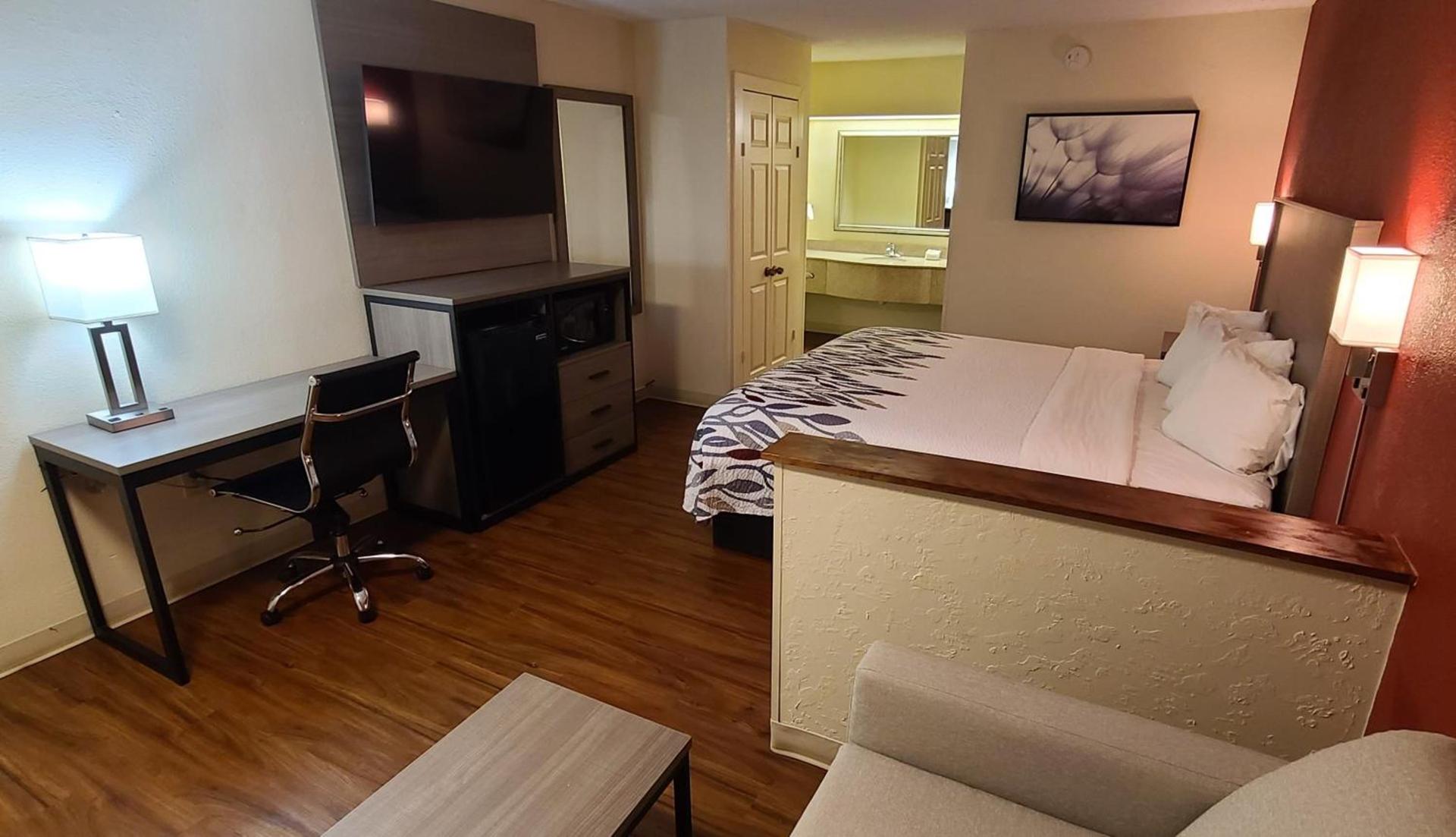 Red Roof Inn & Suites Cornelius - Lake Norman photo 19