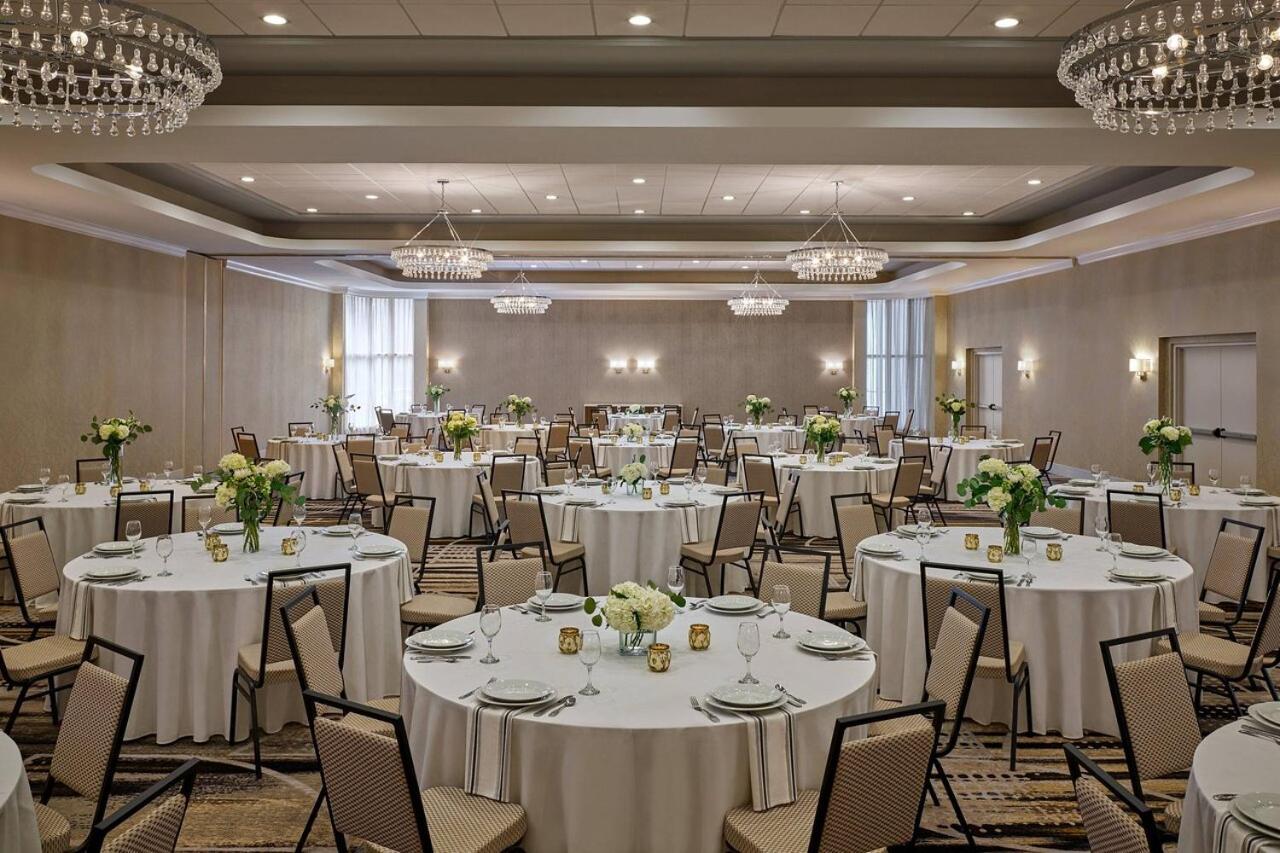 Delta Hotels by Marriott Chicago Willowbrook photo 2
