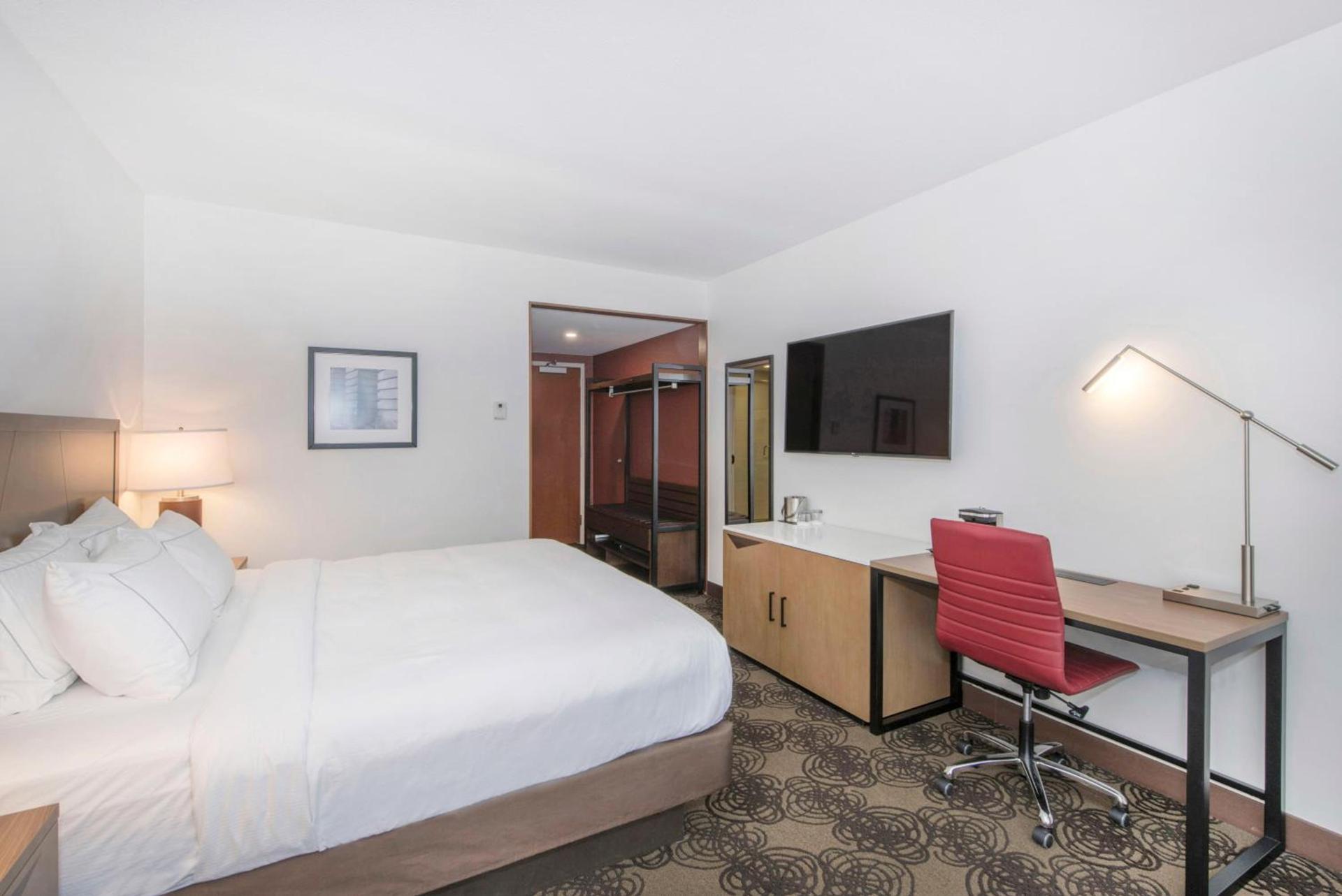 DoubleTree by Hilton Raleigh-Cary photo 37