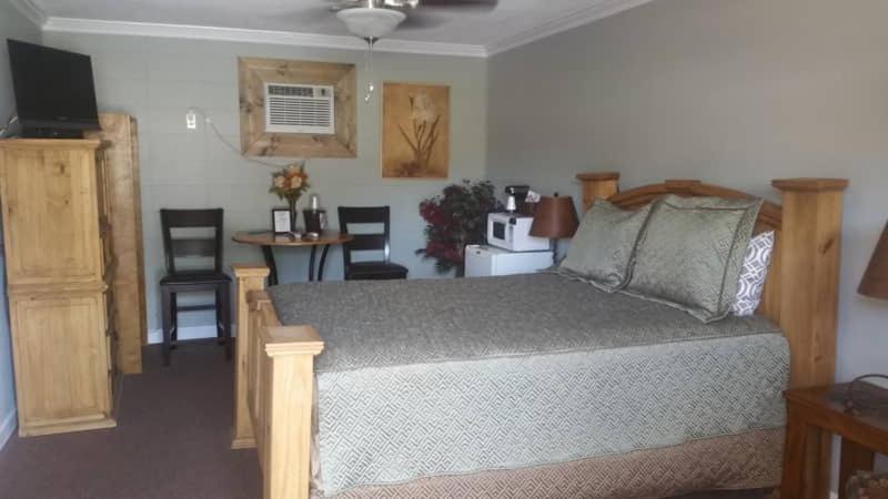 Sportsman's Lodge photo 11