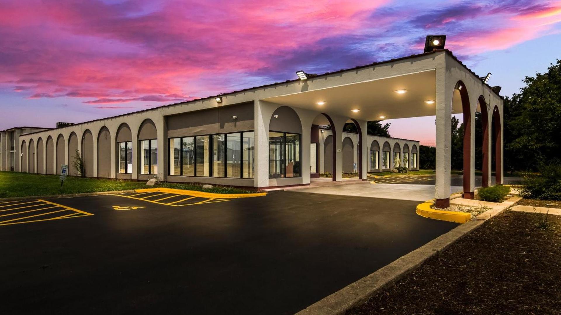 Red Roof Inn & Conference Center Chicago - Aurora Fox Valley photo 3