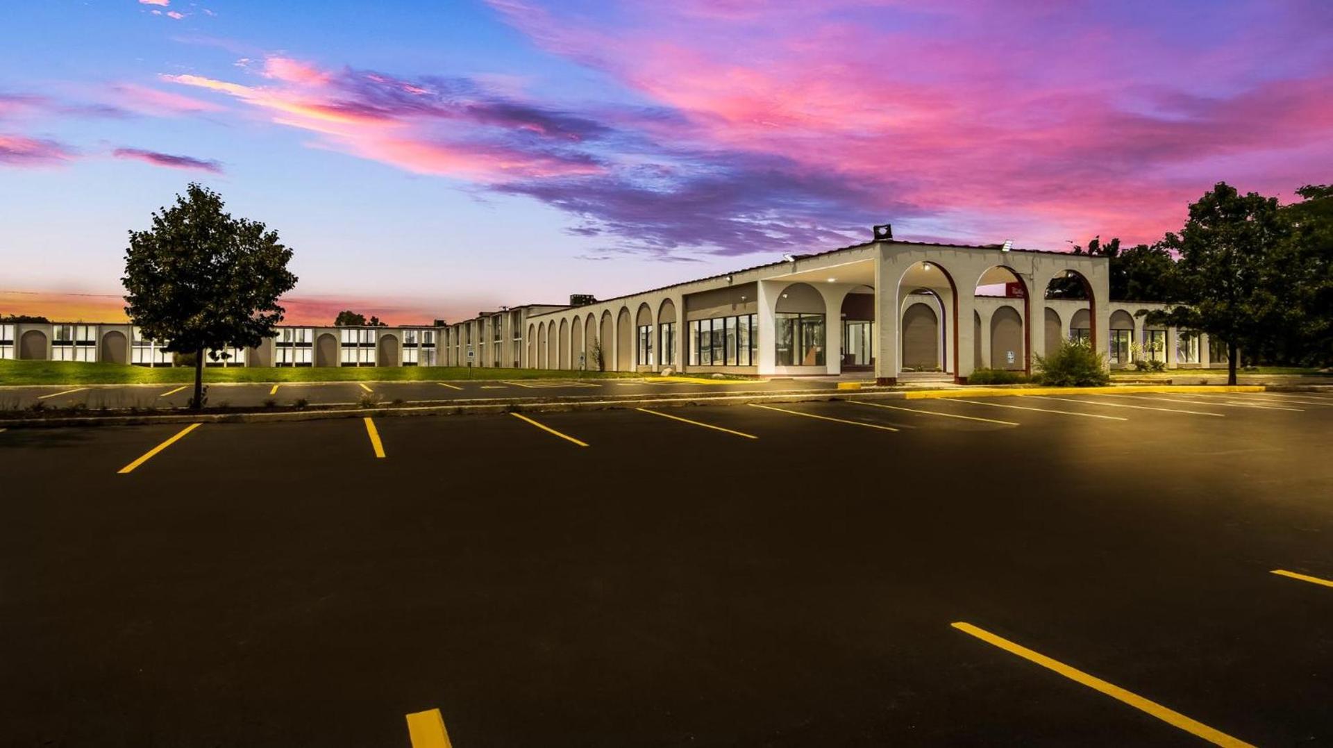 Red Roof Inn & Conference Center Chicago - Aurora Fox Valley photo 4