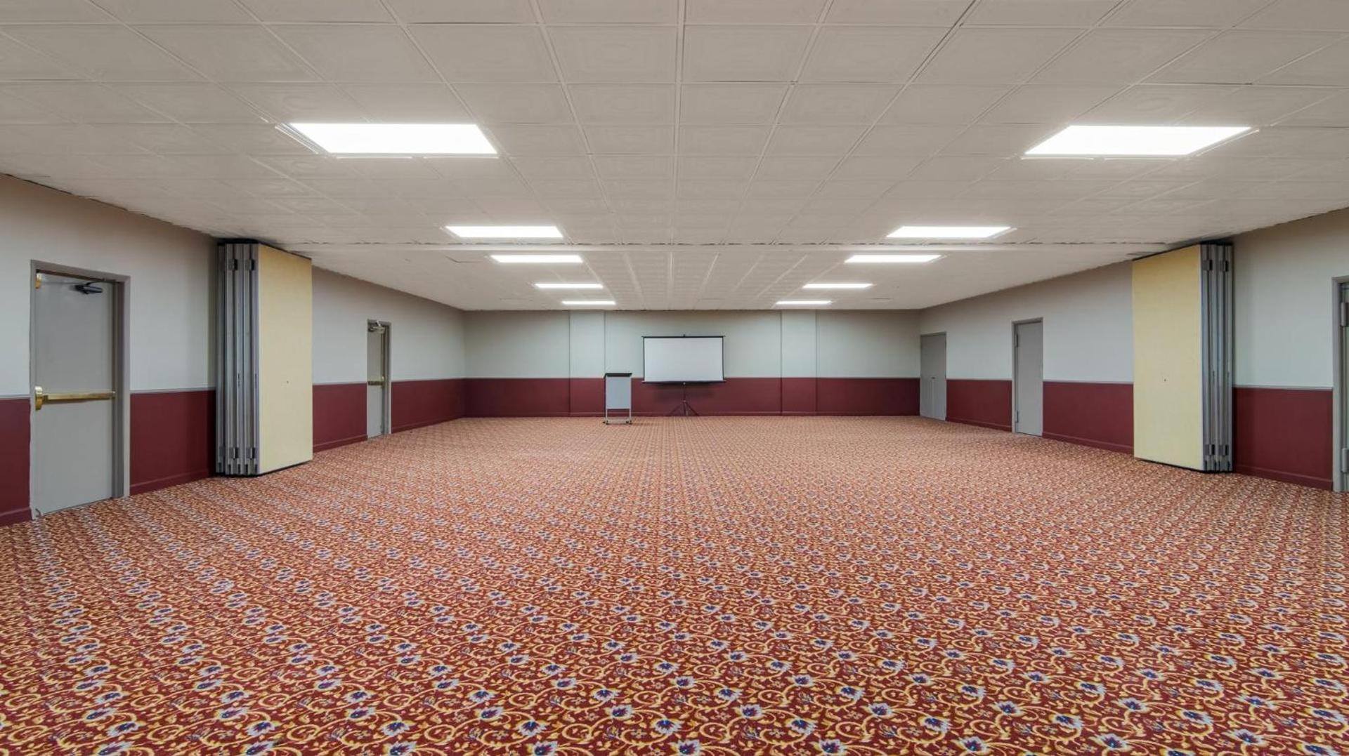 Red Roof Inn & Conference Center Chicago - Aurora Fox Valley photo 10