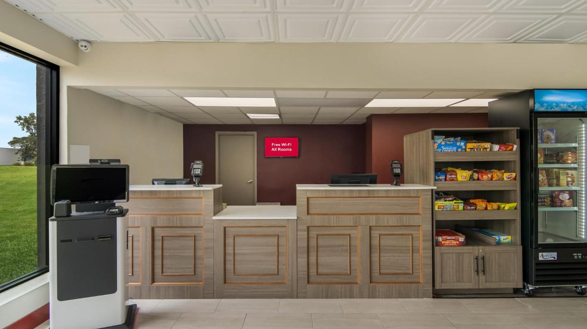 Red Roof Inn & Conference Center Chicago - Aurora Fox Valley photo 11