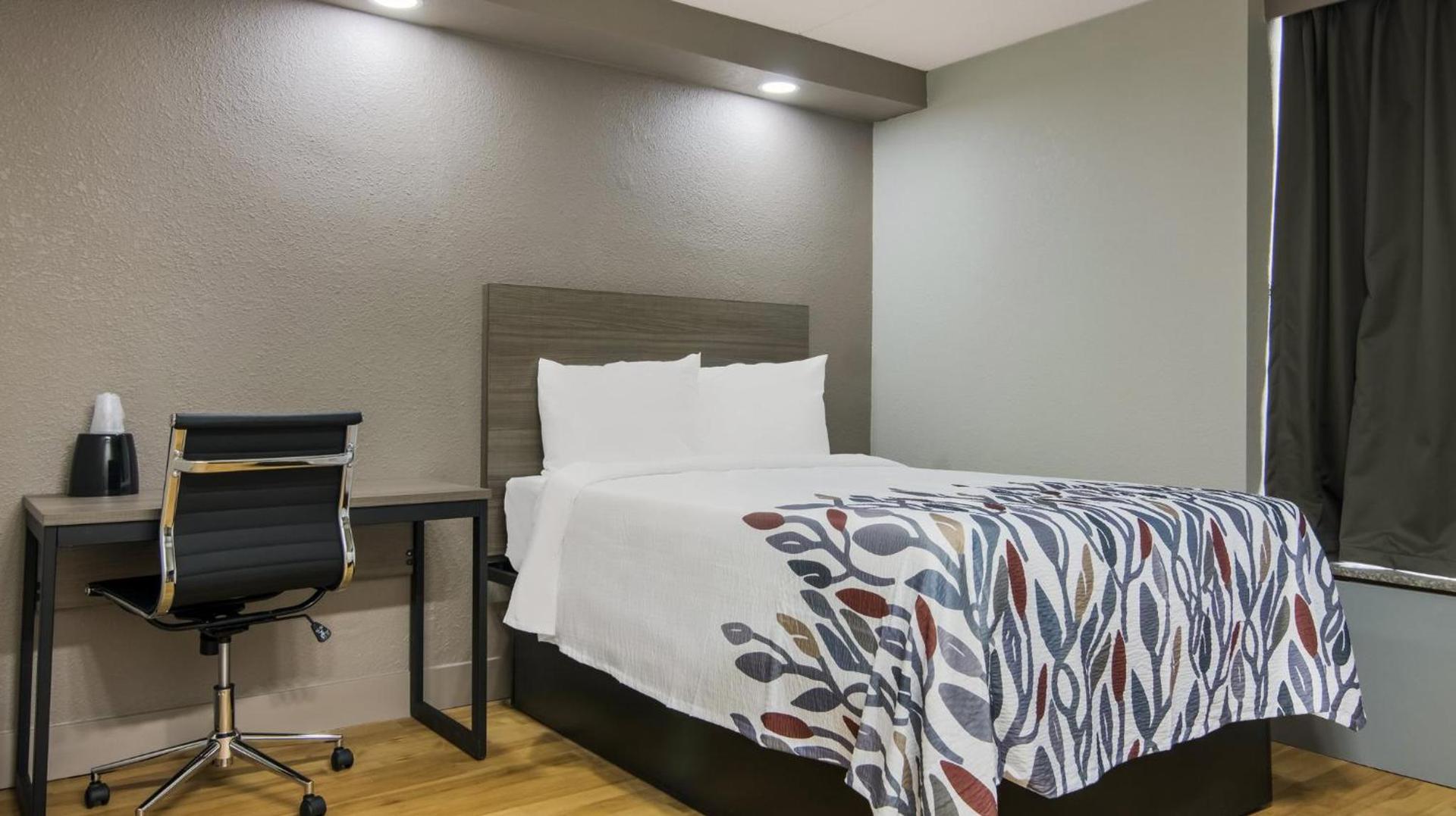 Red Roof Inn & Conference Center Chicago - Aurora Fox Valley photo 14