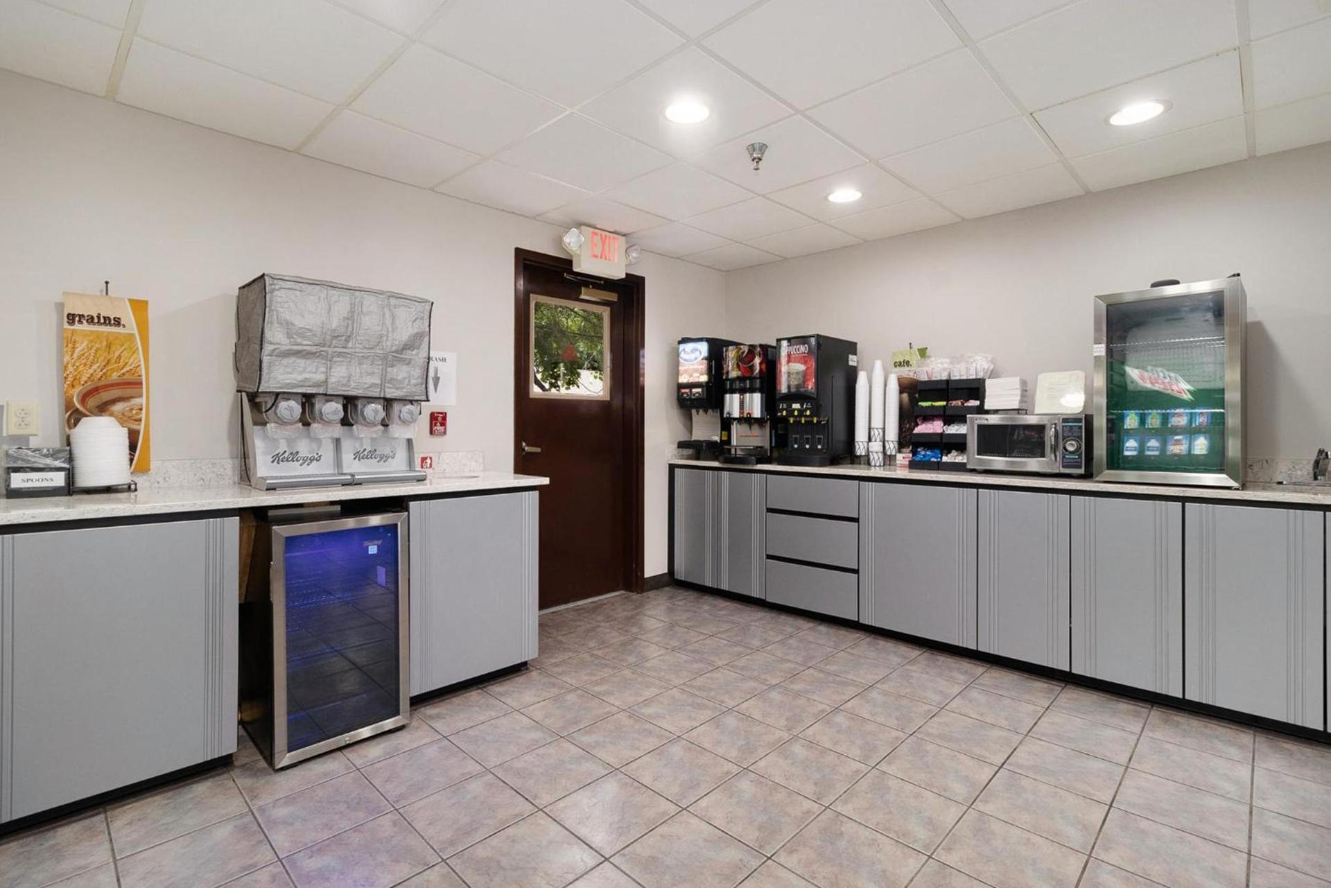 Microtel Inn and Suites Manistee photo 36
