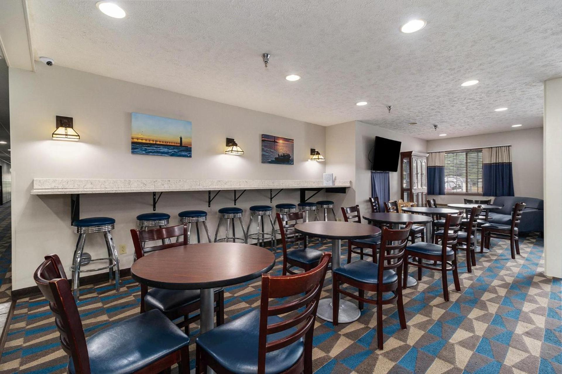 Microtel Inn and Suites Manistee photo 37