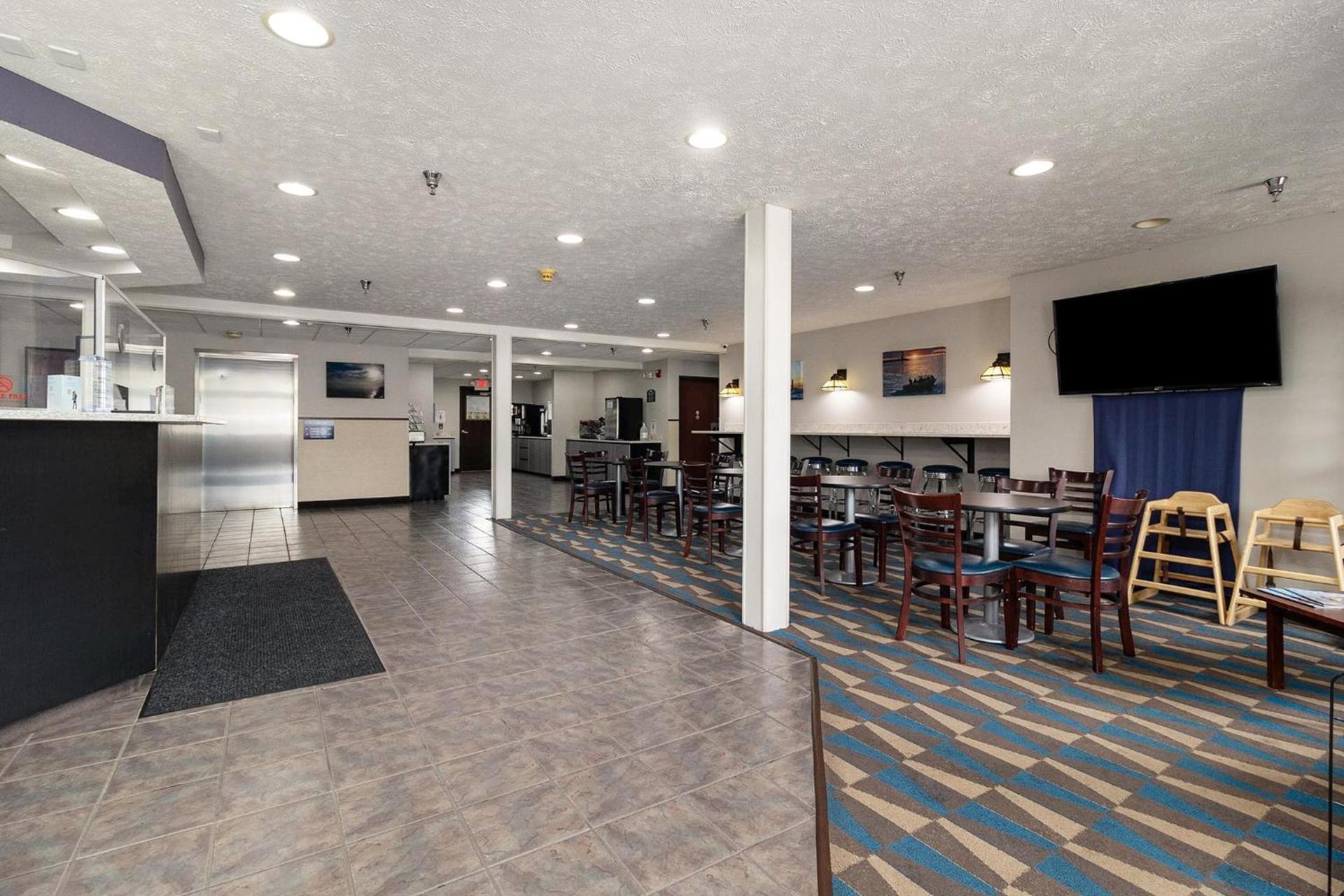Microtel Inn and Suites Manistee photo 38