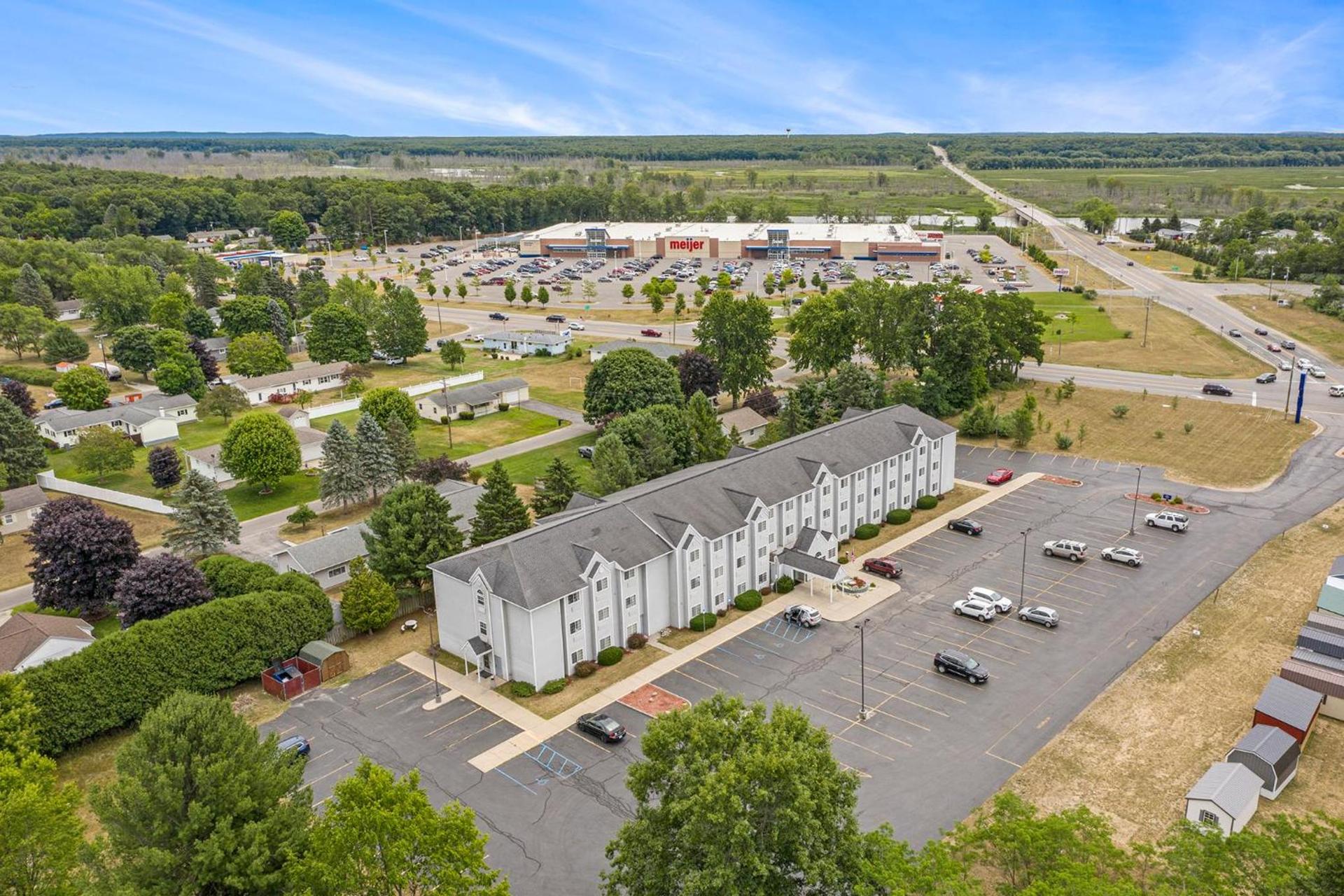 Microtel Inn and Suites Manistee photo 49