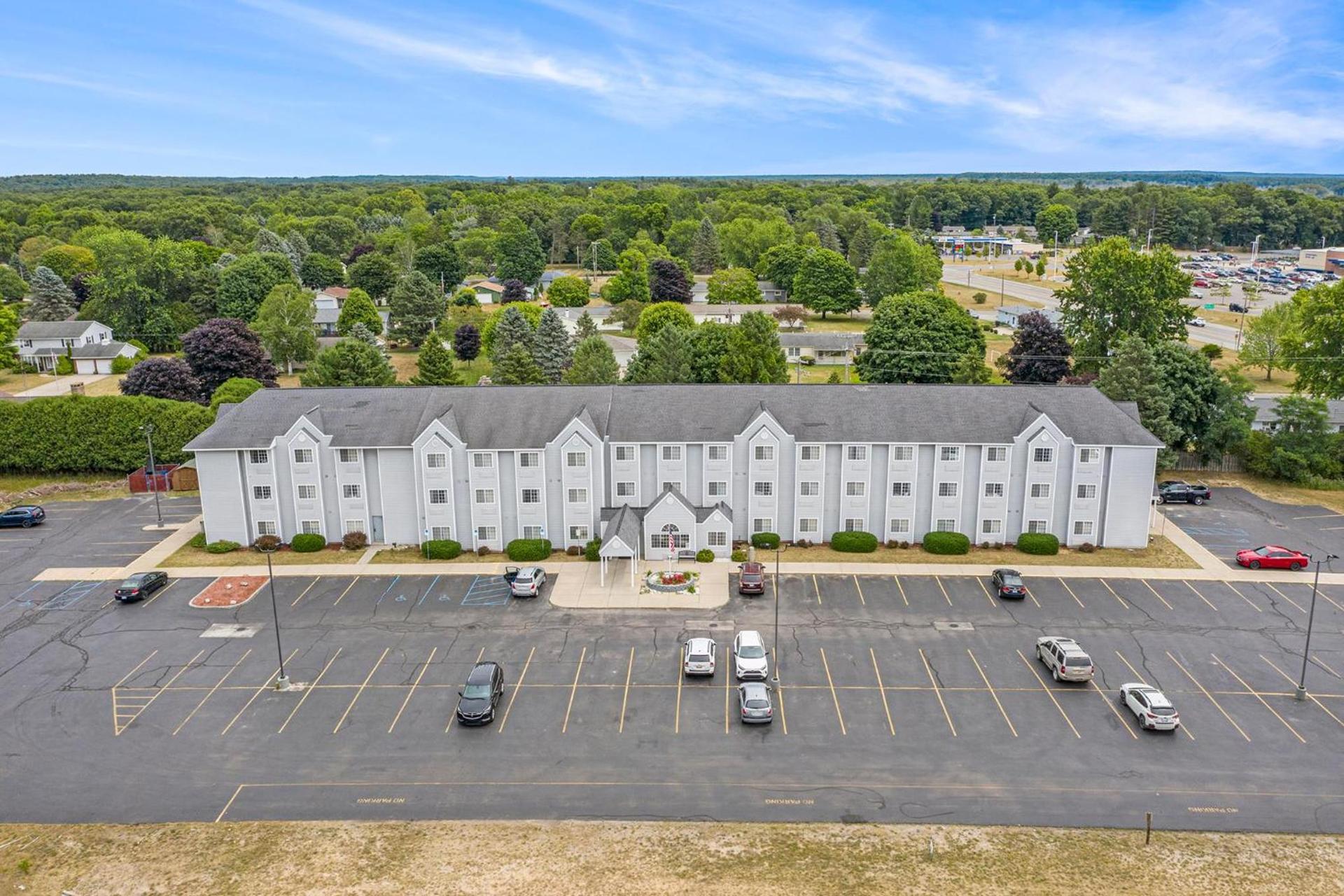 Microtel Inn and Suites Manistee photo 41