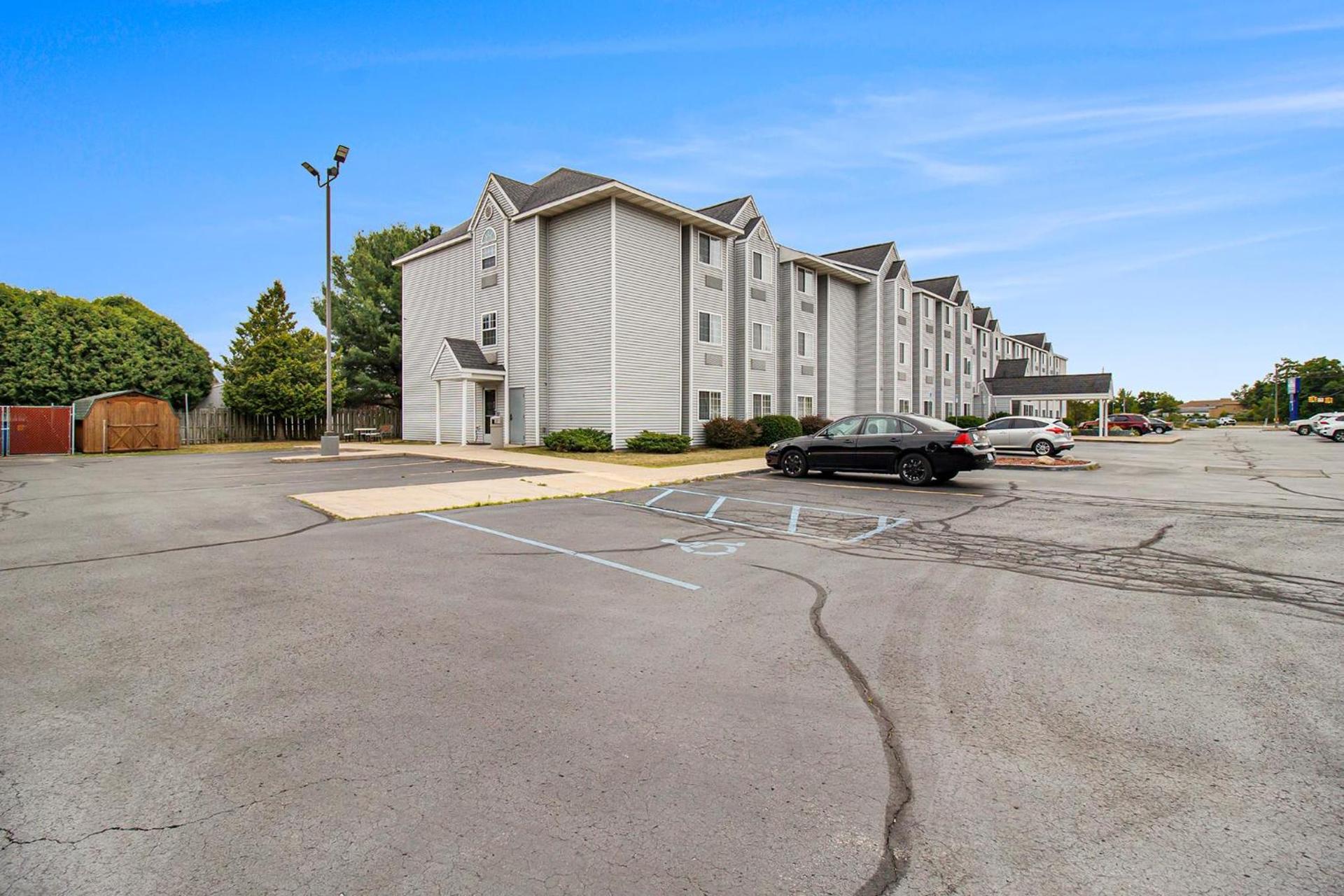 Microtel Inn and Suites Manistee photo 45