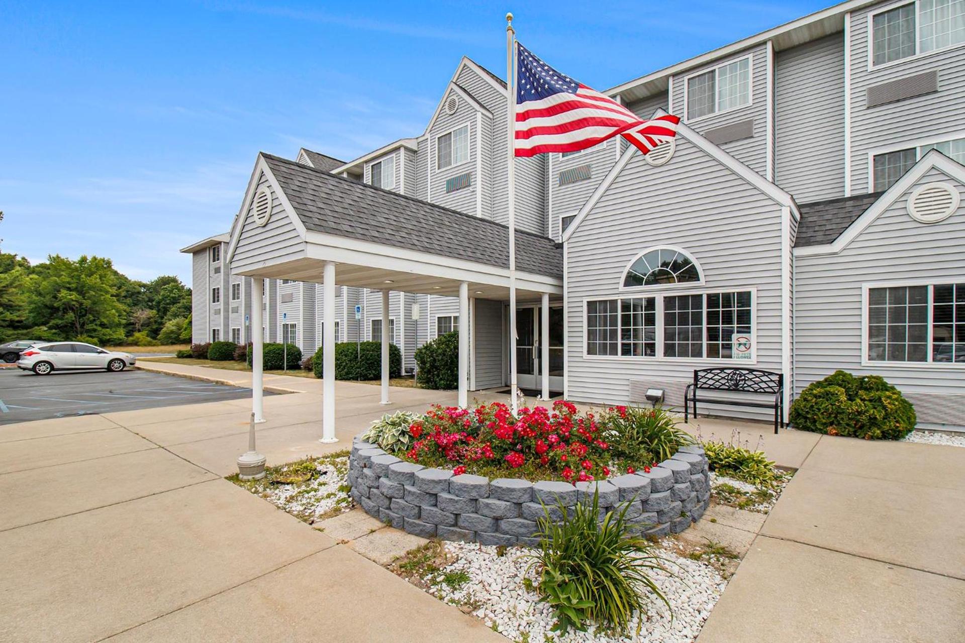 Microtel Inn and Suites Manistee — hotel in Manistee