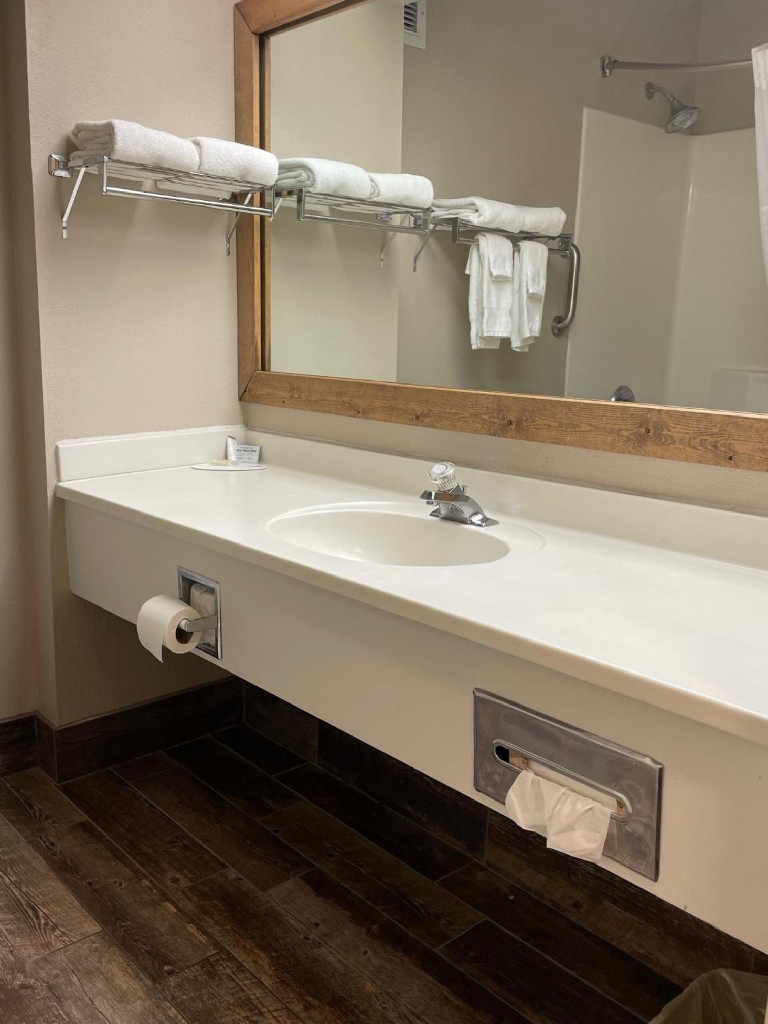 Baymont by Wyndham West Plains photo 13