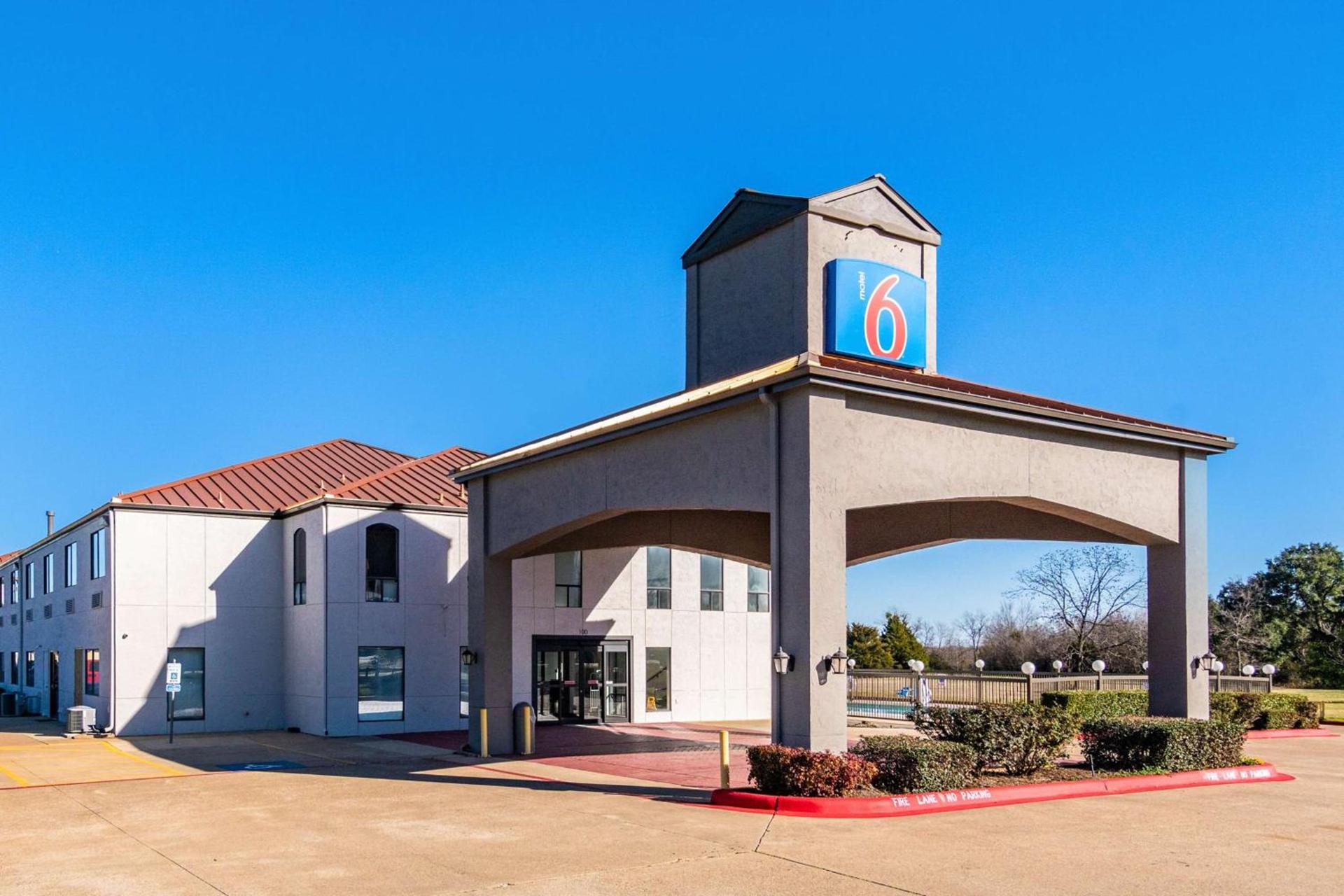 Motel 6-Ennis, TX photo 2