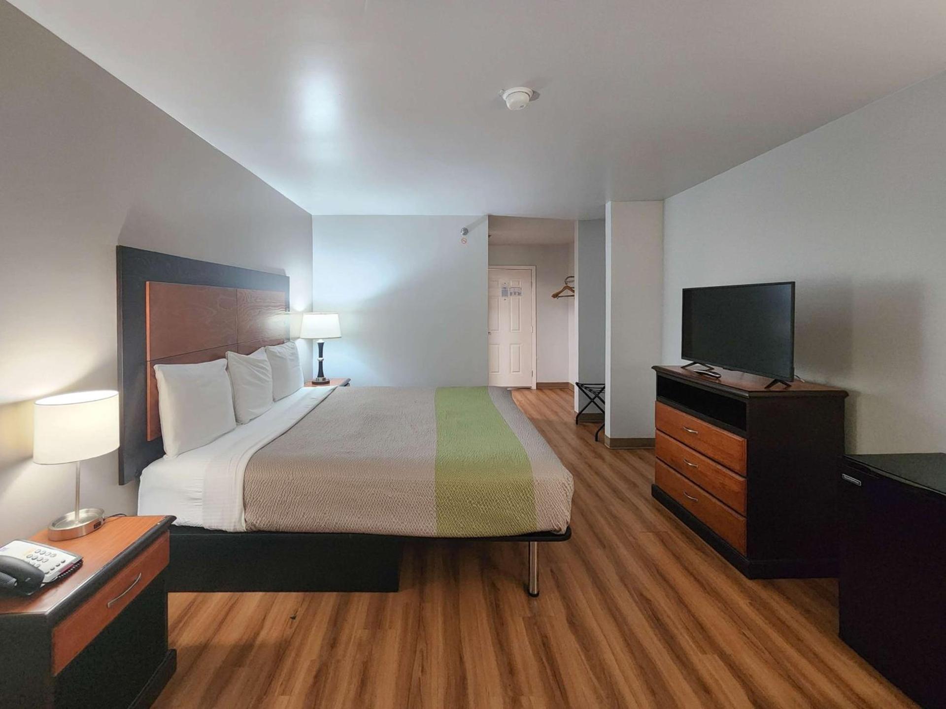 Motel 6-Ennis, TX photo 14