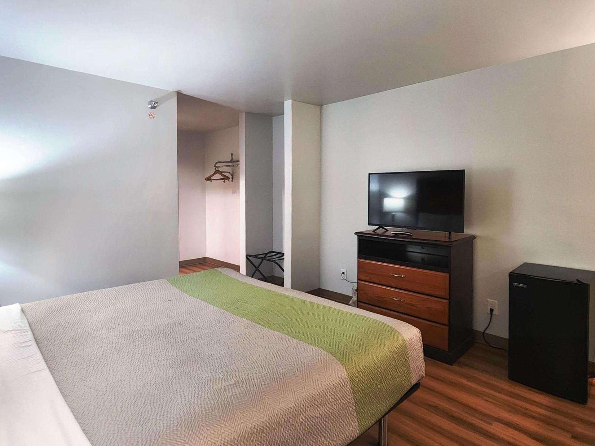 Motel 6-Ennis, TX photo 16
