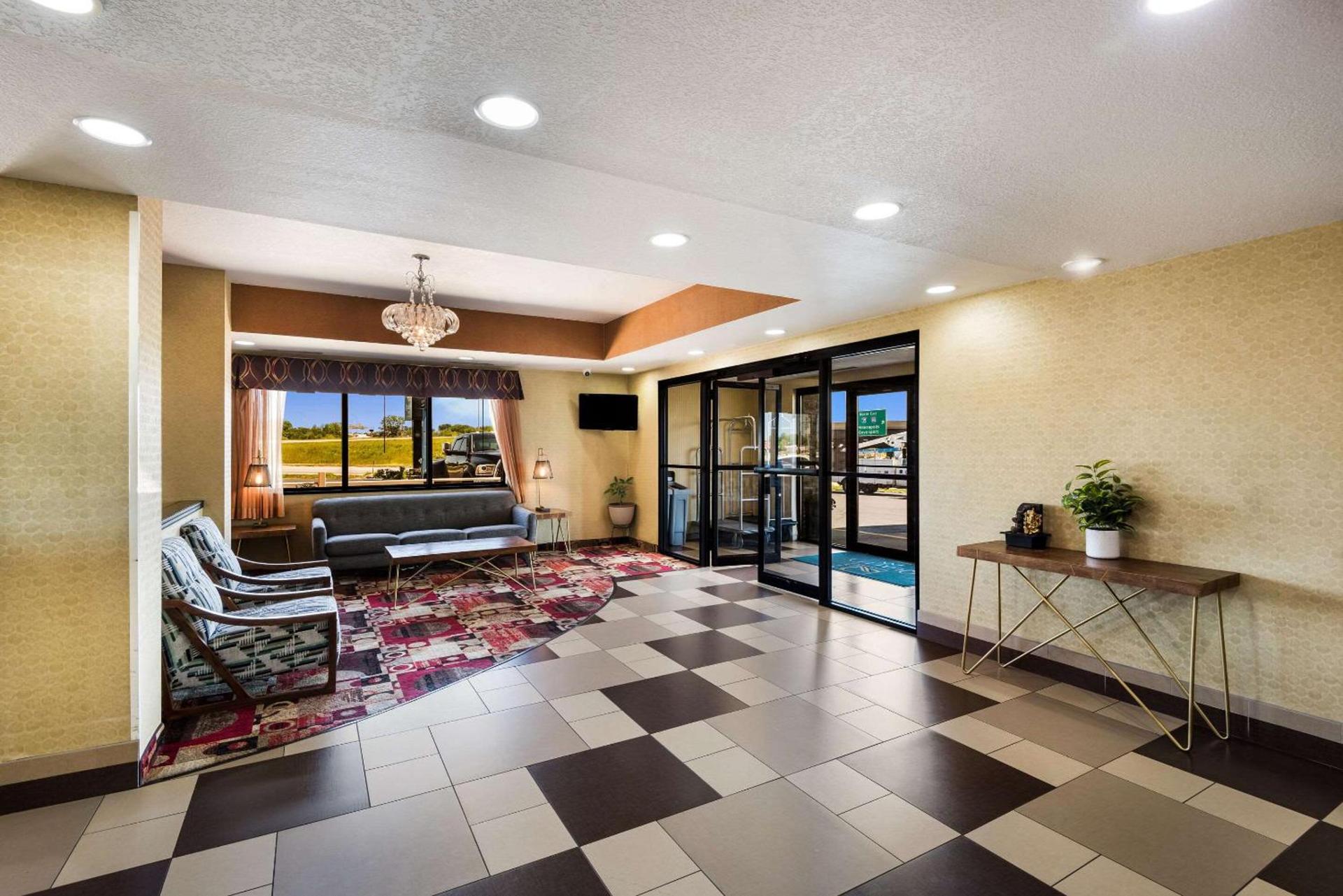 Quality Inn Des Moines North photo 7