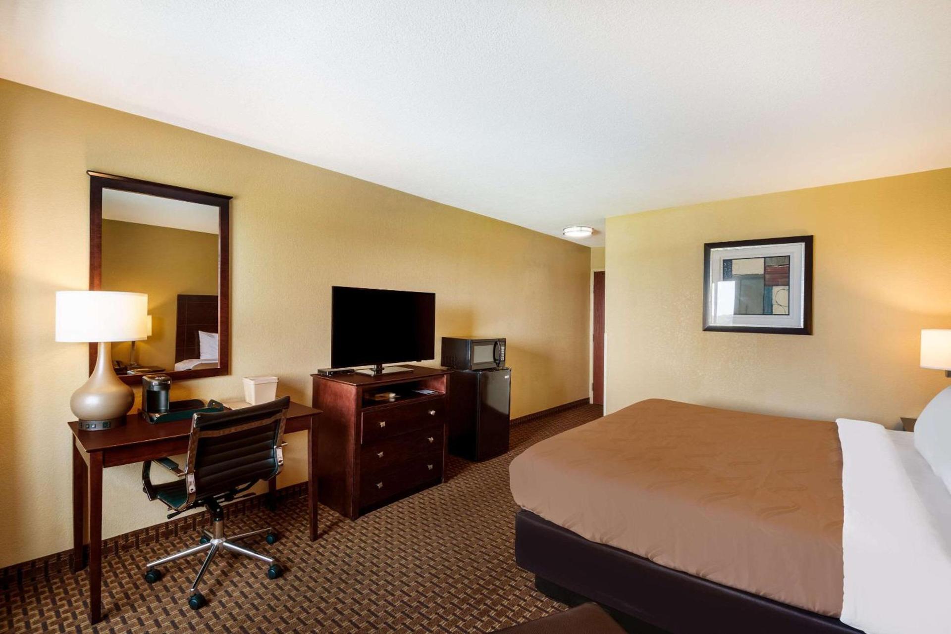 Quality Inn Des Moines North photo 11