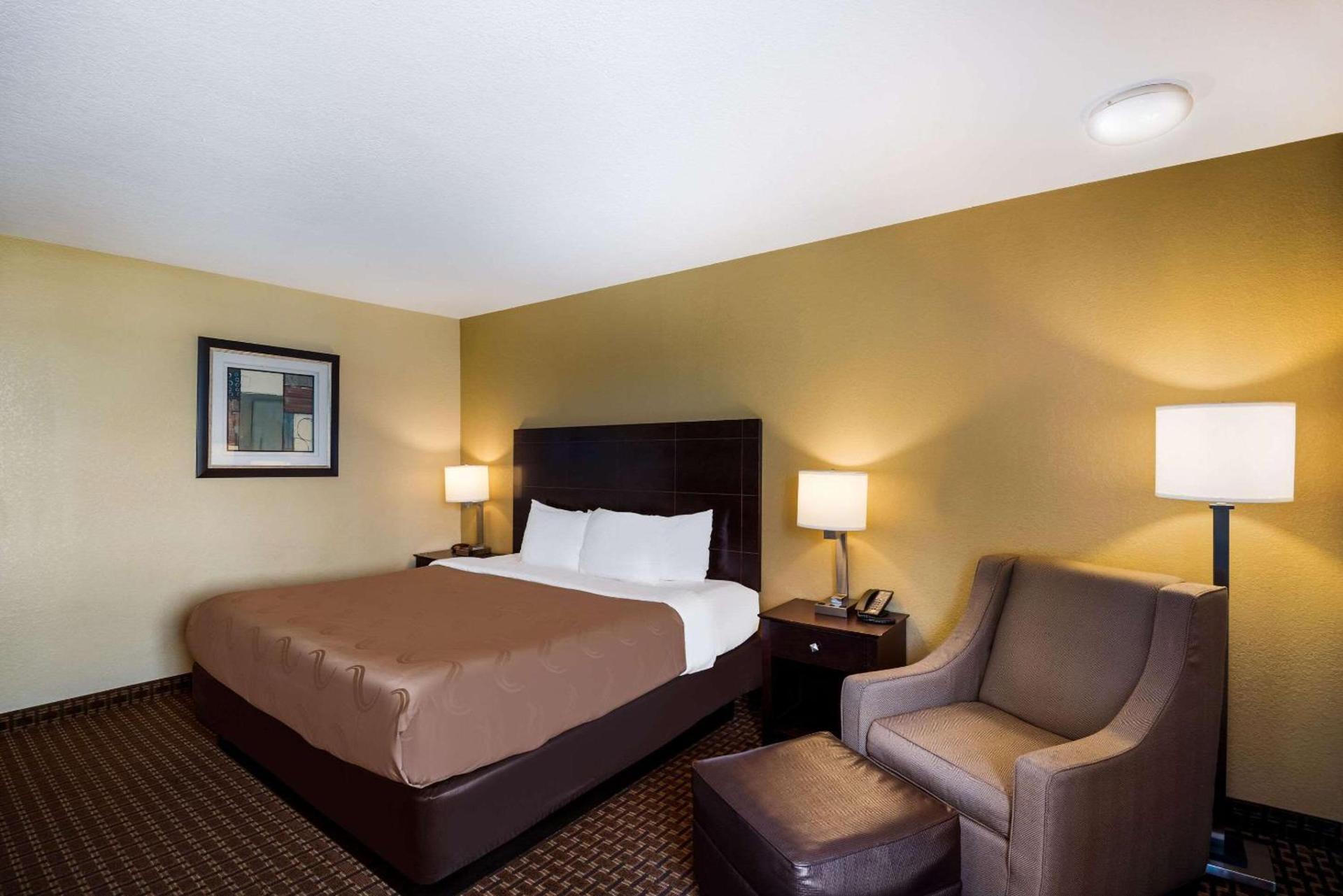 Quality Inn Des Moines North photo 12