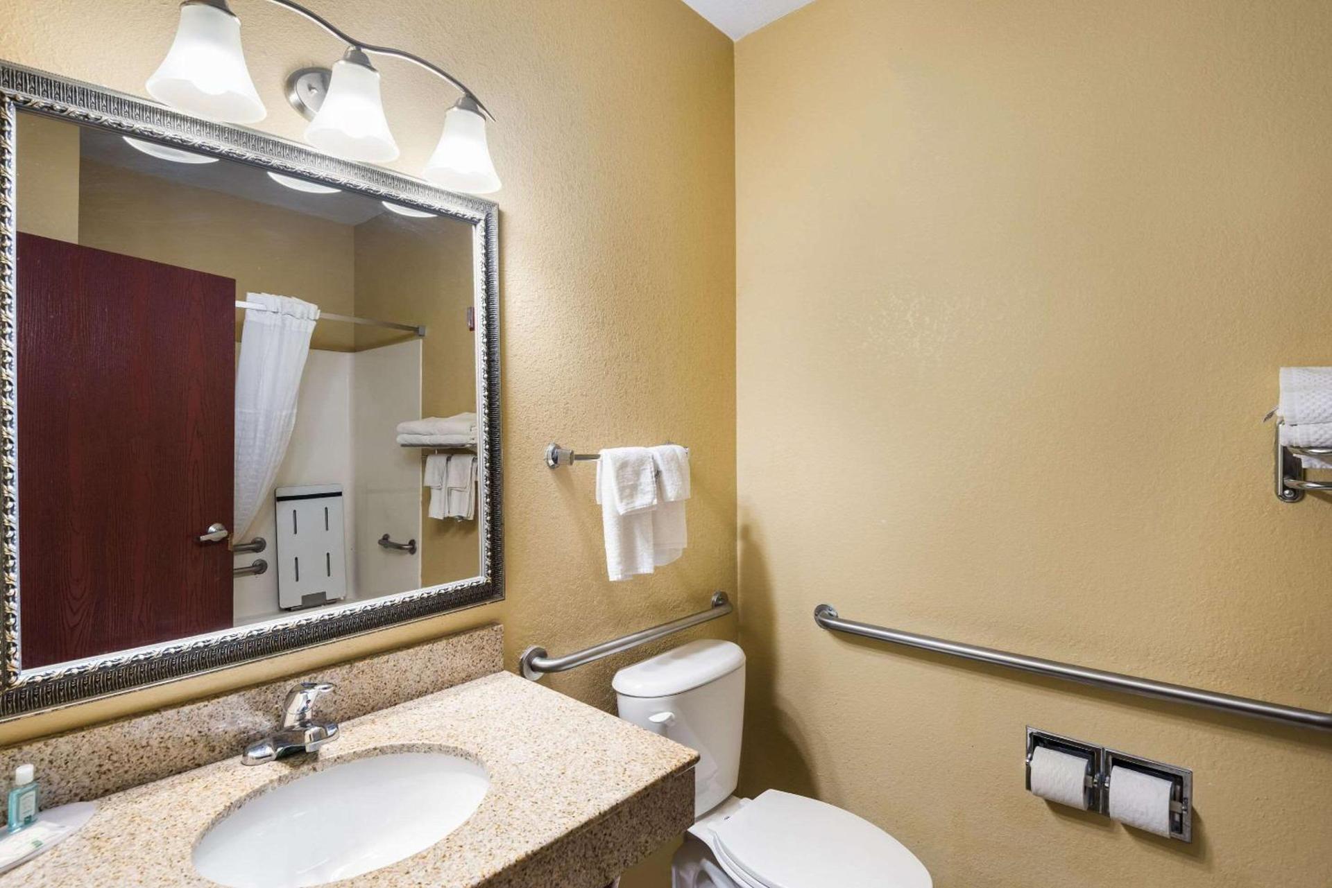 Quality Inn Des Moines North photo 14