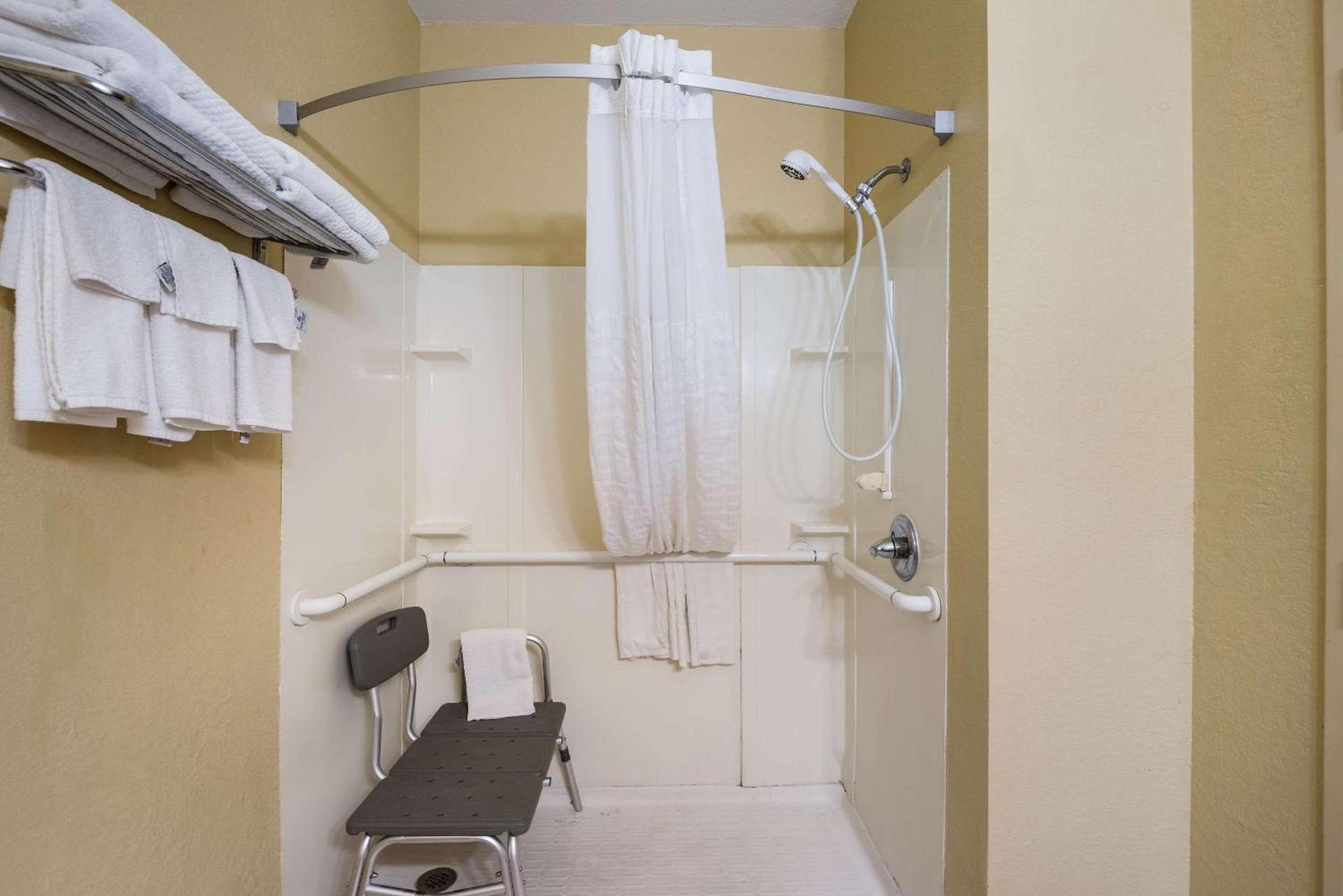 Quality Inn Des Moines North photo 39