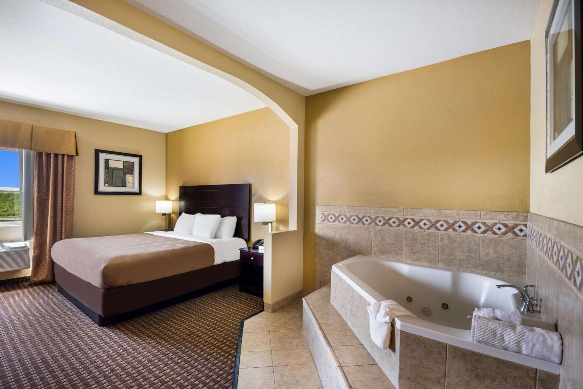 Quality Inn Des Moines North photo 18