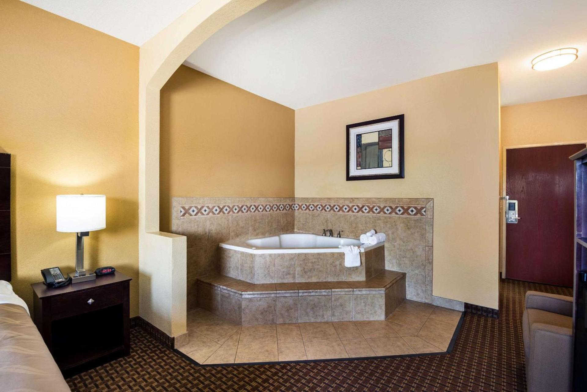 Quality Inn Des Moines North photo 20