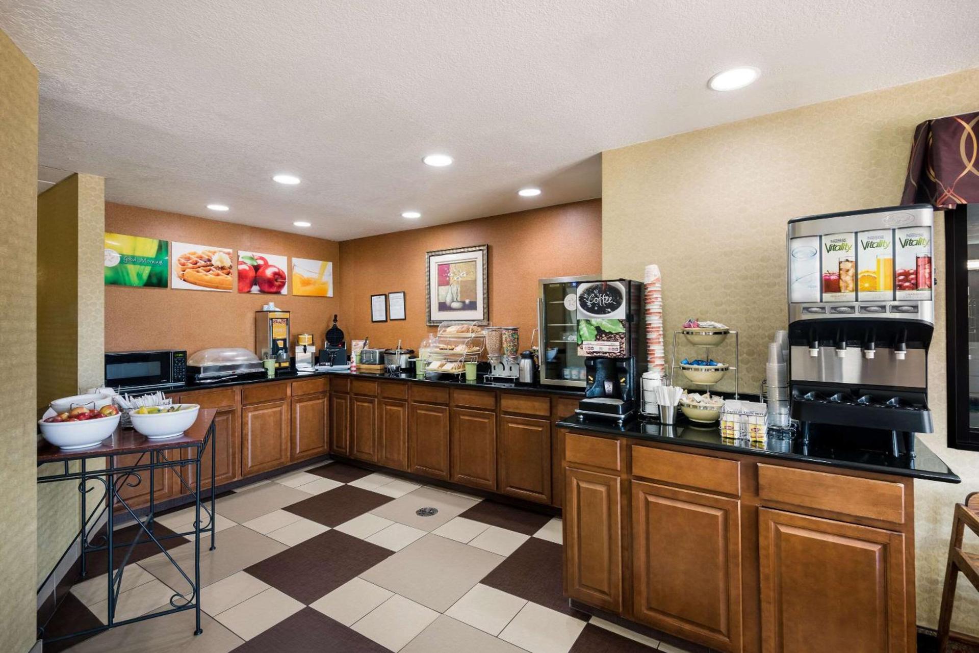 Quality Inn Des Moines North photo 26